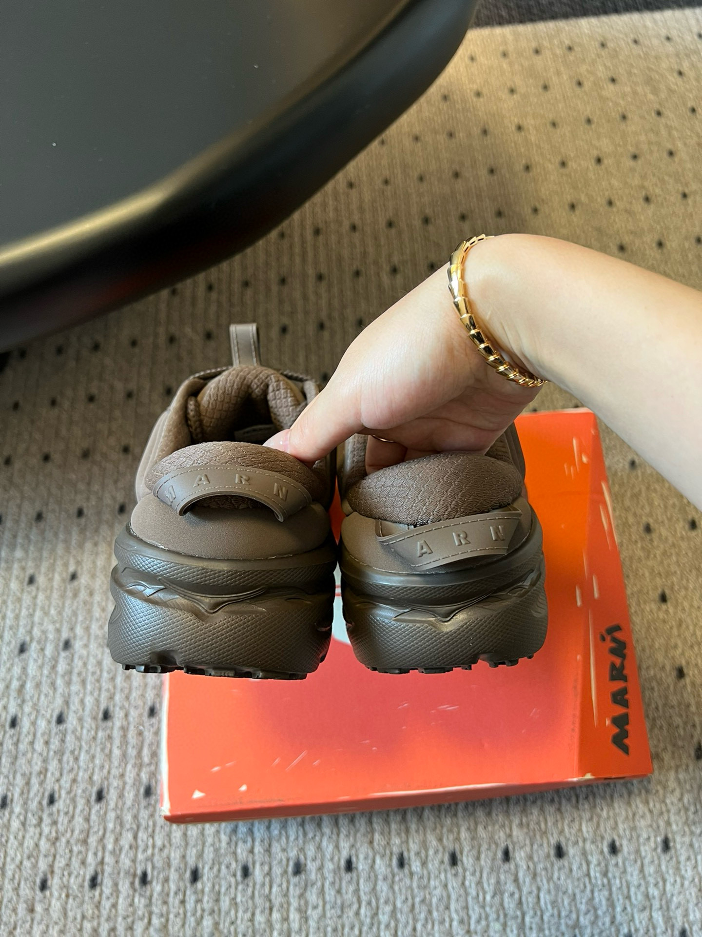 Marni x Hoka BondiB3 Sneakers: Fashion and Comfort Combined for Sporty Style - 图片 6