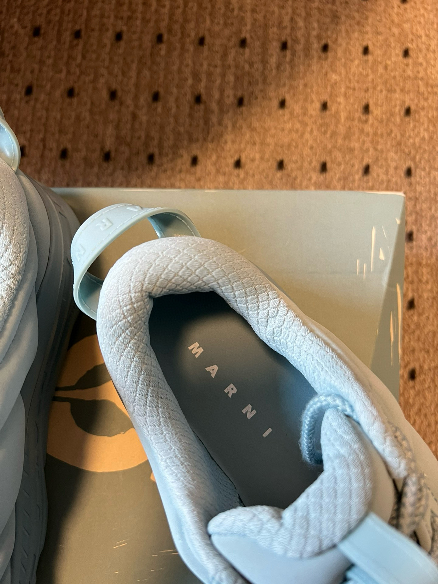 Marni x Hoka Bondi B3: Fashionable and Comfortable Puffy-Bread Sneakers - 图片 4
