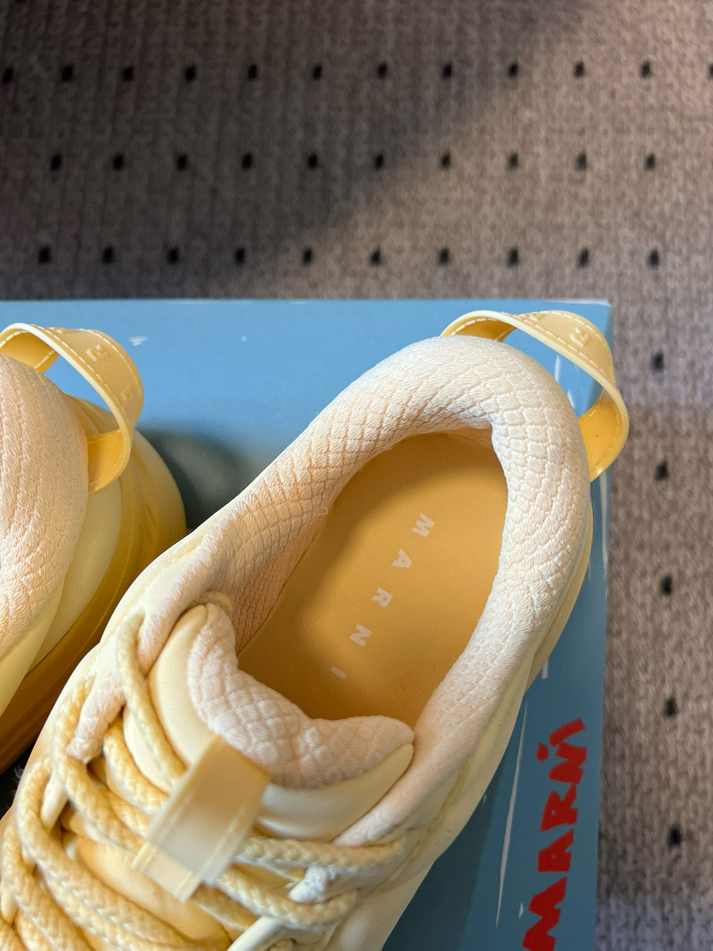 Marni x Hoka BondiB3 Sneakers: Fashionable Comfort for Sport Enthusiasts - 图片 5