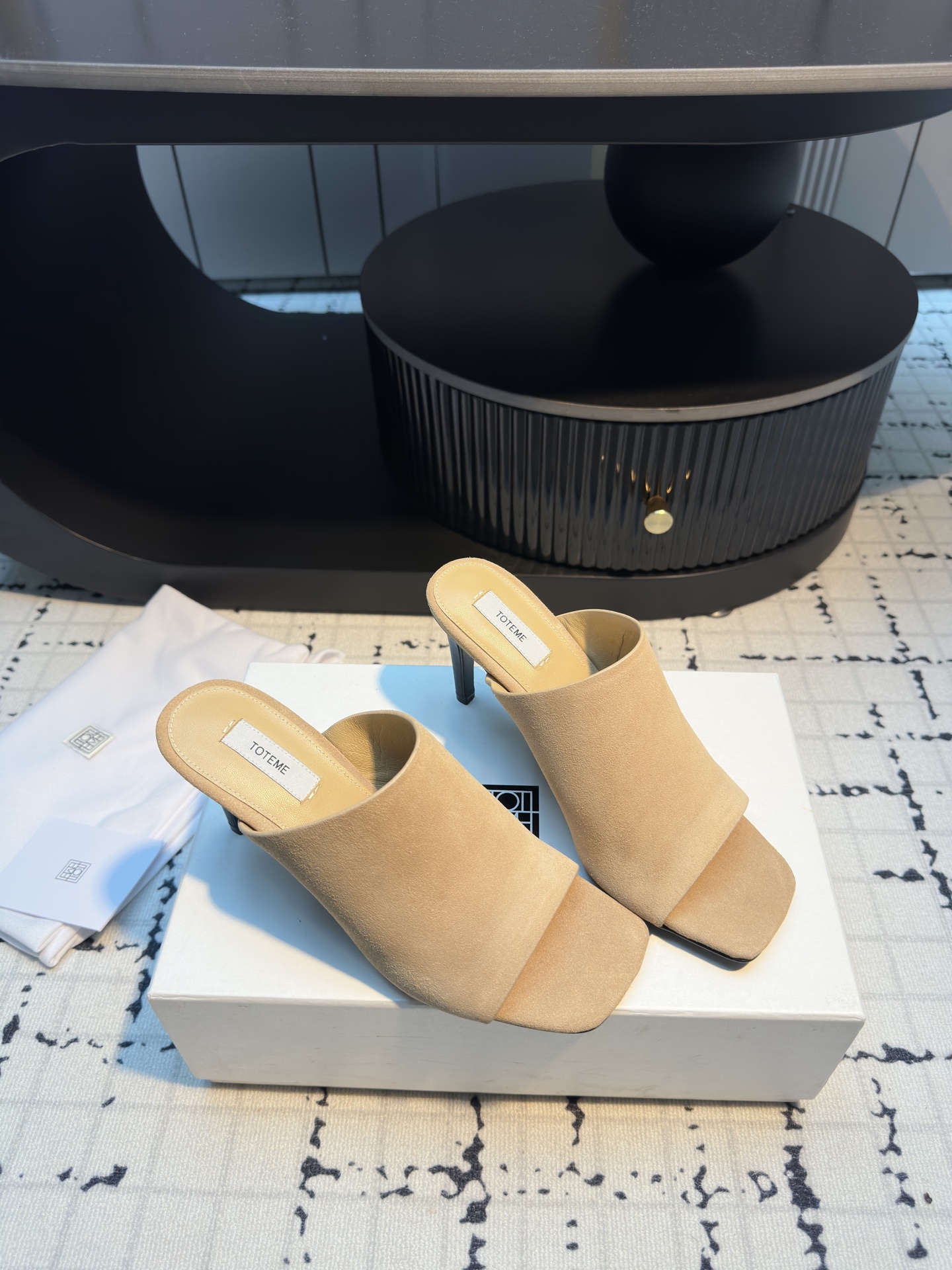 TOTEME 25s: Elegant Flat-Bed Slippers in Cow Velvet and Sheep Skin