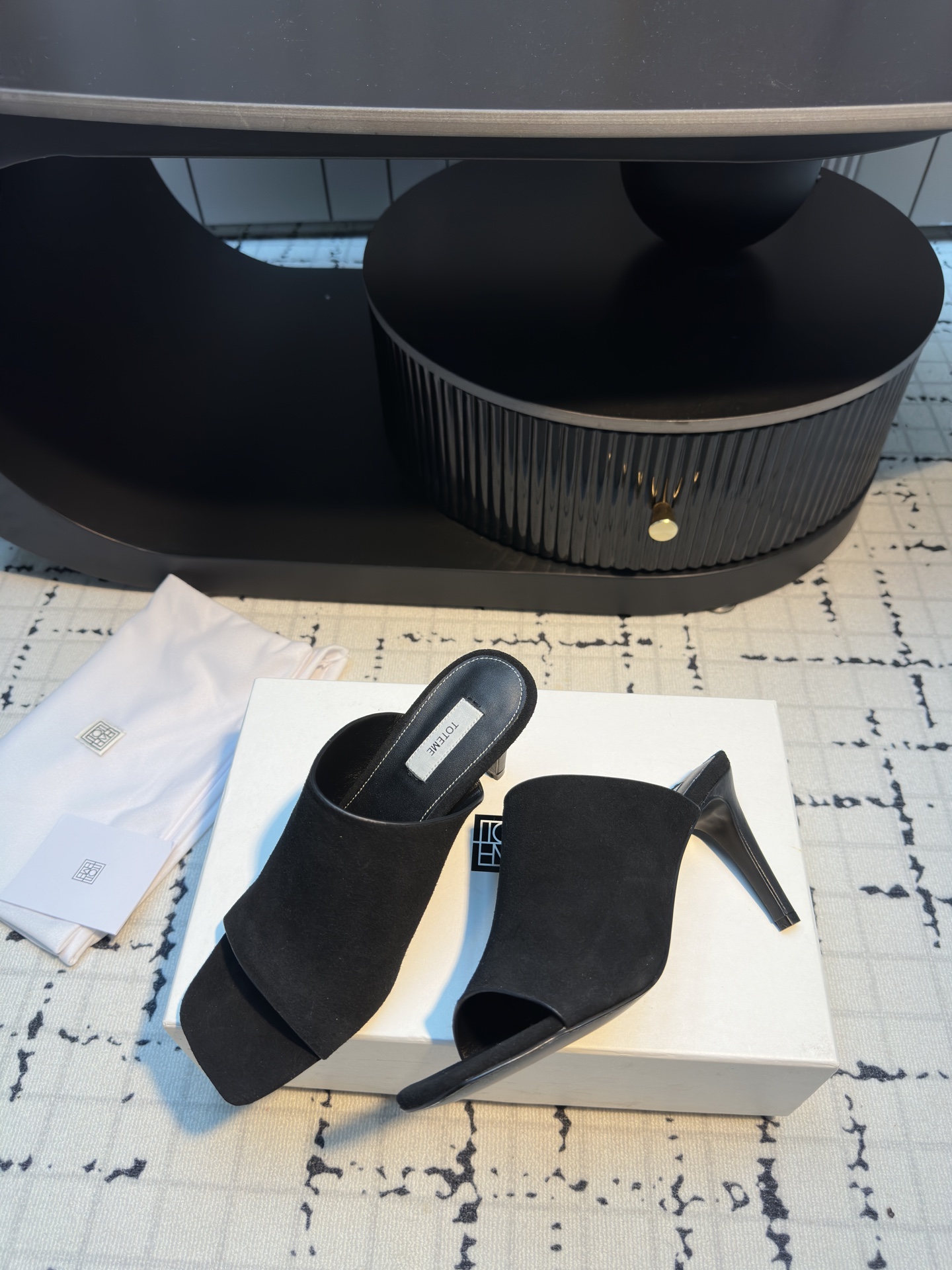 TOTEME 25s Flat-Bed Slippers: Soft, Elegant, High Fashion with Cow Velvet and Sheep Skin - 图片 4