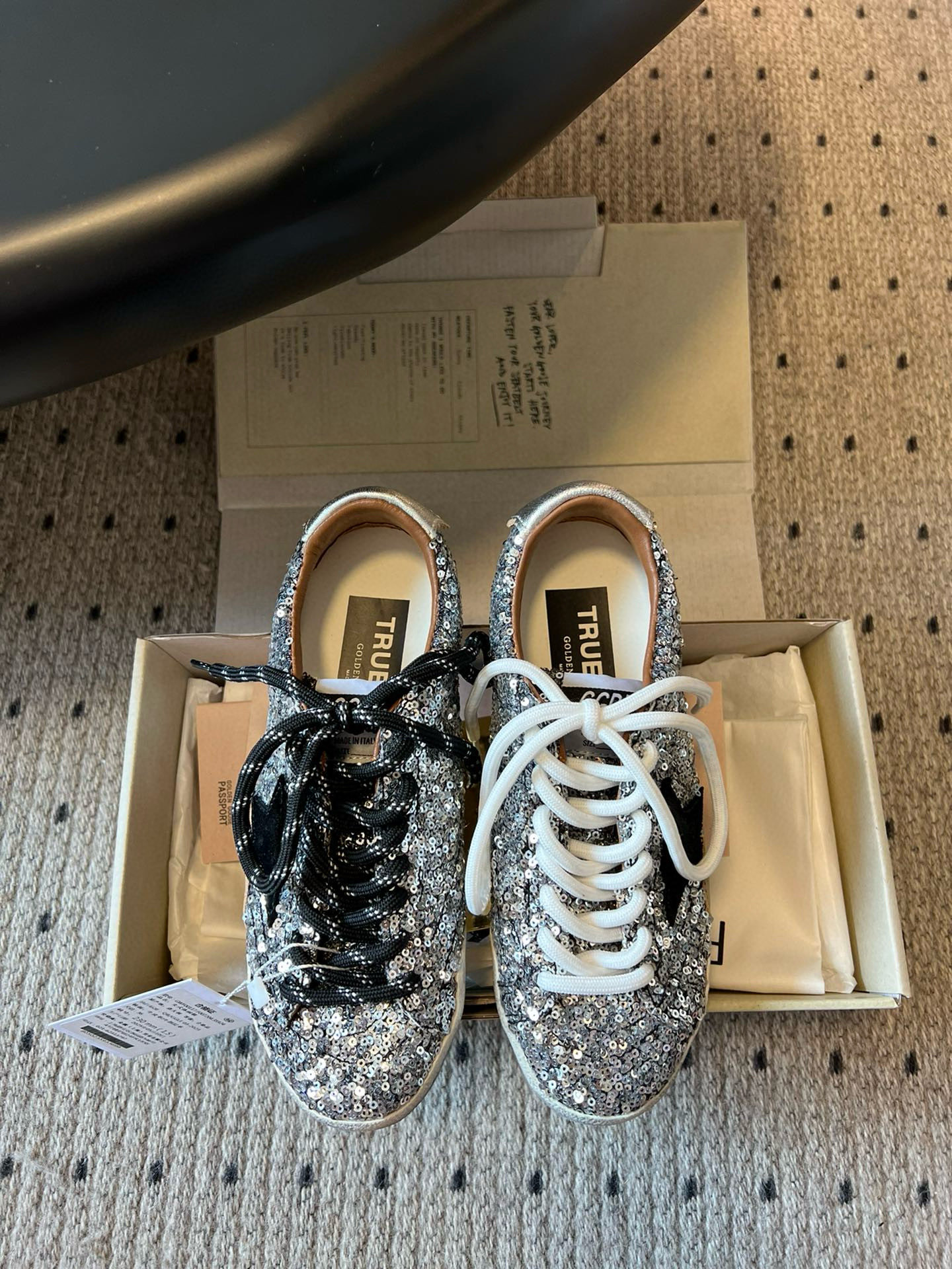 NO:421539,Purchase level, new colors are here, GGDB 25ss Spring and summer new style, casual moral training small dirty shoes, shoes series, breaking the traditional aesthetic, small dirty shoes have been used as a demonstration of celebrity private servers, and it is so versatile!  No need to worry about washing shoes anymore. Customized fabric cowhide inner towel inside shoe tongue genuine leather private molded sole, original full set of packaging. Size 35/40 (40 custom made without return or replacement), casual shoes/sports shoes, sneakers, cowhide19860909代购级 新色来了 GGDB 25ss 春夏季新款 休闲德训小脏鞋板鞋系列 打破传统审美,小脏鞋做到了明星私服上脚示范 就是这么百搭 ！再也不用担心洗鞋的问题啦 面料定制牛皮 内里 毛巾里 鞋舌内里真皮 私模大底、原版全套包装 码数35/40（40定做不退不换）,休闲鞋/运动鞋,sneakers,cowhide,Women's Shoes