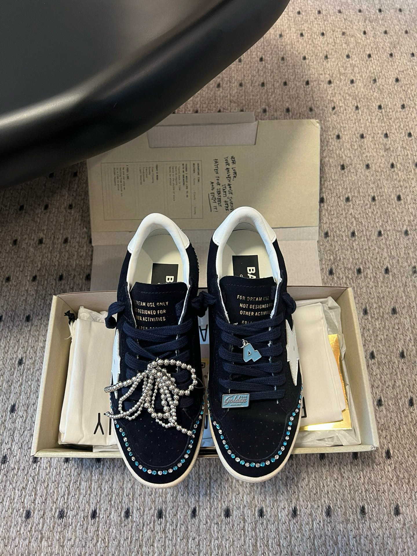 NO:421556,Purchase level GGDB Golden Goos* 25ss small dirty shoes, German training shoes ggdb classic couples small dirty shoes. To the point of being popular, white shoes, and various small dirty shoes are worn!  Celebrity private server demonstration × It’s so versatile!  No need to worry about washing shoes anymore!  The original custom cowhide (the essence of old making) inner towel + cowhide foot pad, original mold opening 3.5cm high-rise latex insole, irregular hand-polished torn upper, even the sole is polished and worn. Size 35/40 (40 custom made without return or replacement), casual shoes/sports shoes, sneakers, cowhide19860909代购级 GGDB Golden Goos* 25ss 小脏鞋 德训鞋 ggdb经典情侣款小脏鞋 火红程度上怼小白鞋,下踩各类小脏鞋！ 明星私服上脚示范 ×就是这么百搭 ！再也不用担心洗鞋的问题啦！ 鞋面原版定制牛皮（做旧精髓所在）内里毛巾+牛皮垫脚,原版开模3.5cm内增高乳胶鞋垫 不规则手工打磨做破鞋面,就连鞋底也是打磨做旧的 码数35/40（40定做不退不换）,休闲鞋/运动鞋,sneakers,cowhide,Women's Shoes