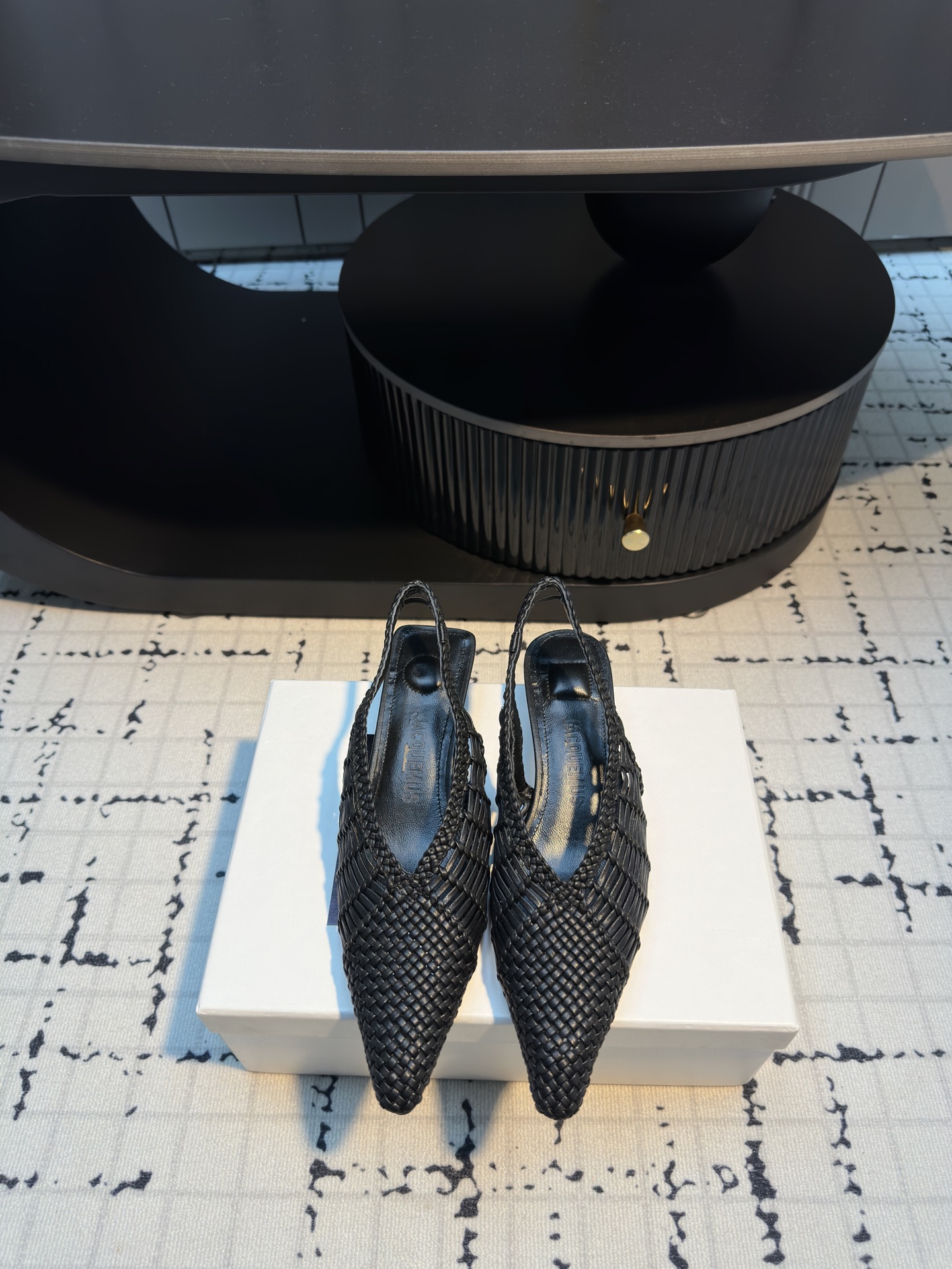 Jacquemus 25SS Knit Pointy Shoes: Sheepskin Footbed, London Flagship Store.
