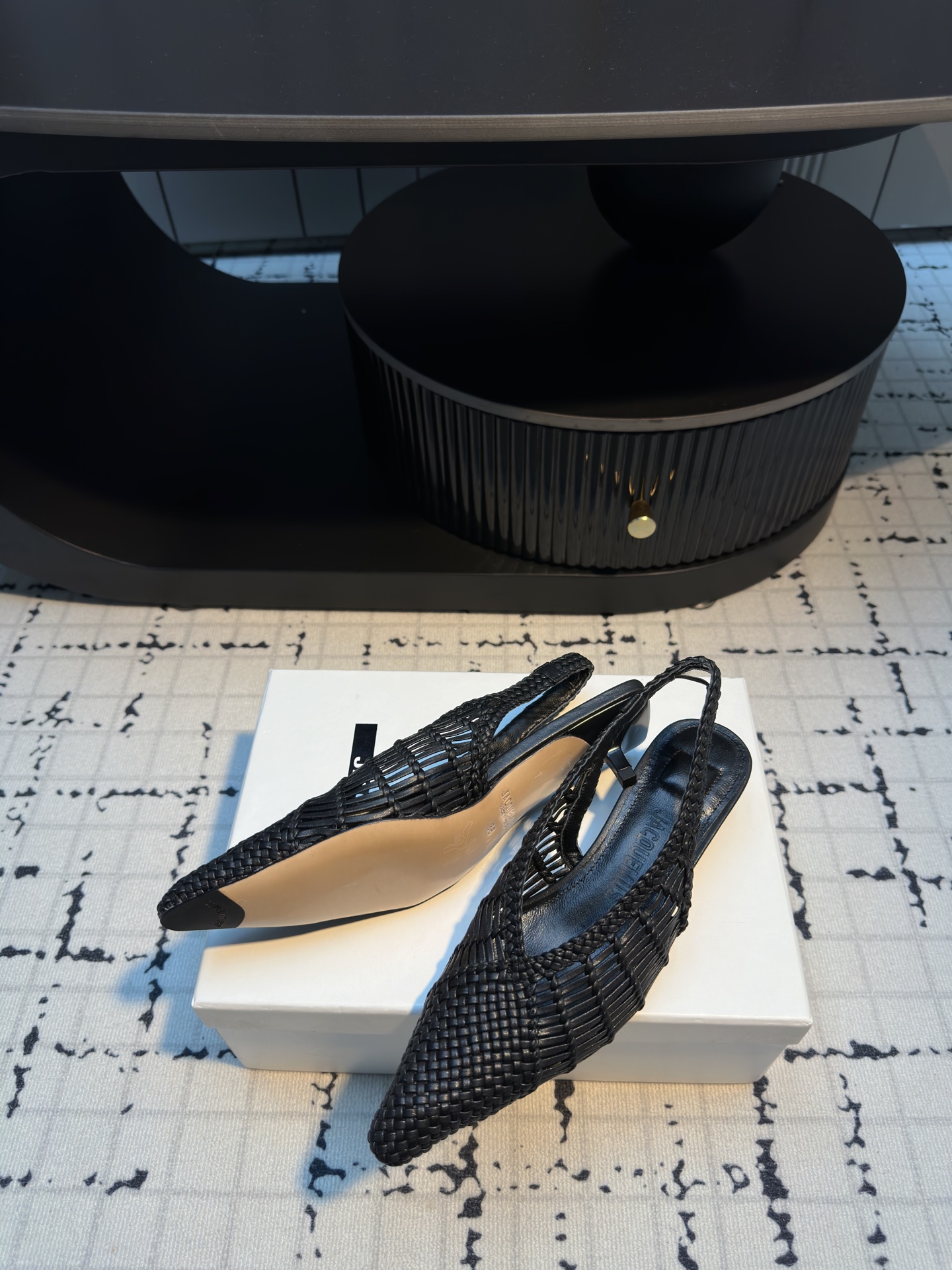 Jacquemus 25SS Knit Pointy Shoes: Sheepskin Footbed, London Flagship Store. - 图片 7