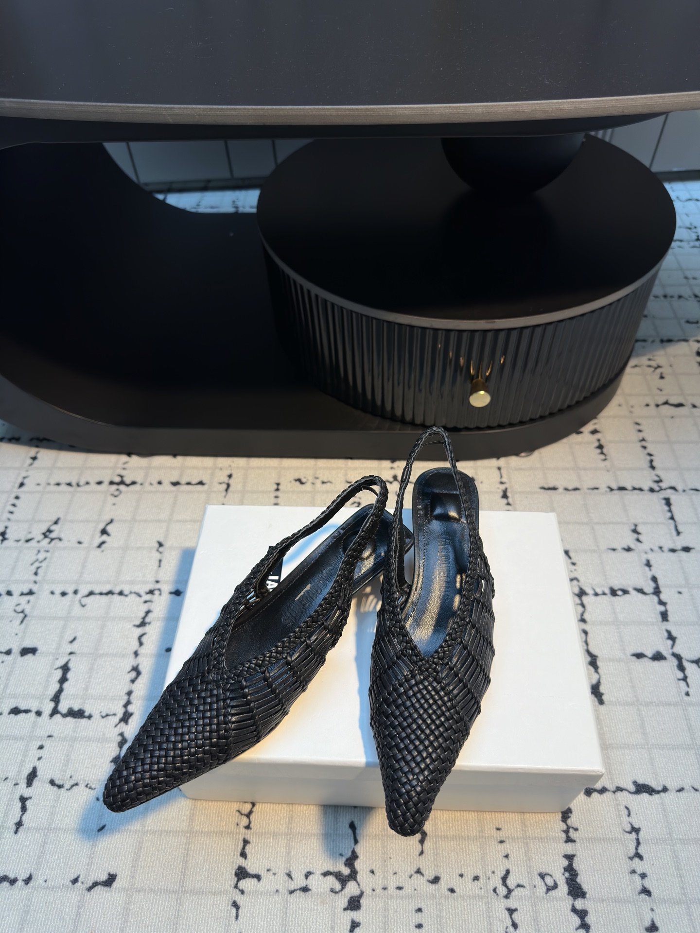 Jacquemus 25SS Knit Pointy Shoes: Sheepskin Footbed, London Flagship Store. - 图片 4