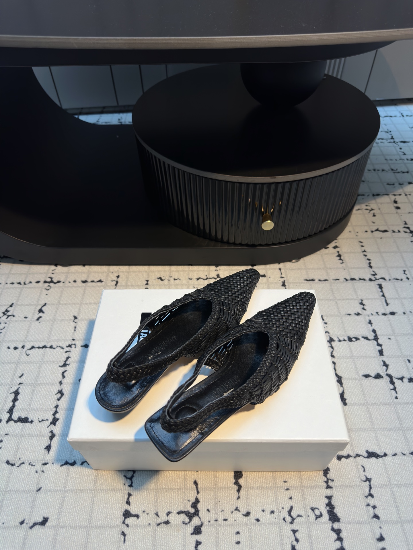 Jacquemus 25SS Knit Pointy Shoes: Sheepskin Footbed, London Flagship Store. - 图片 6