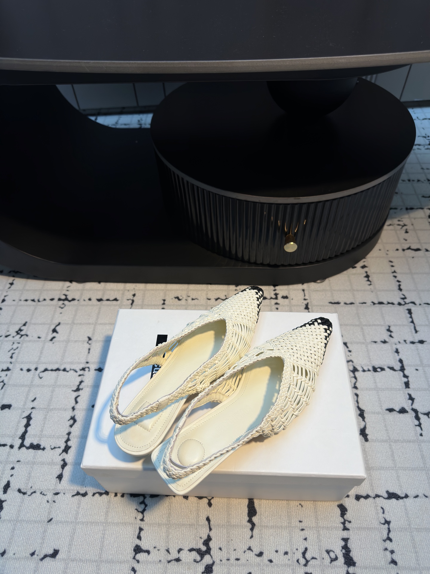 Jacquemus 25SS Sheepskin Pointy Knit Short Shoes: Aesthetic Innovation in Fashion - 图片 6