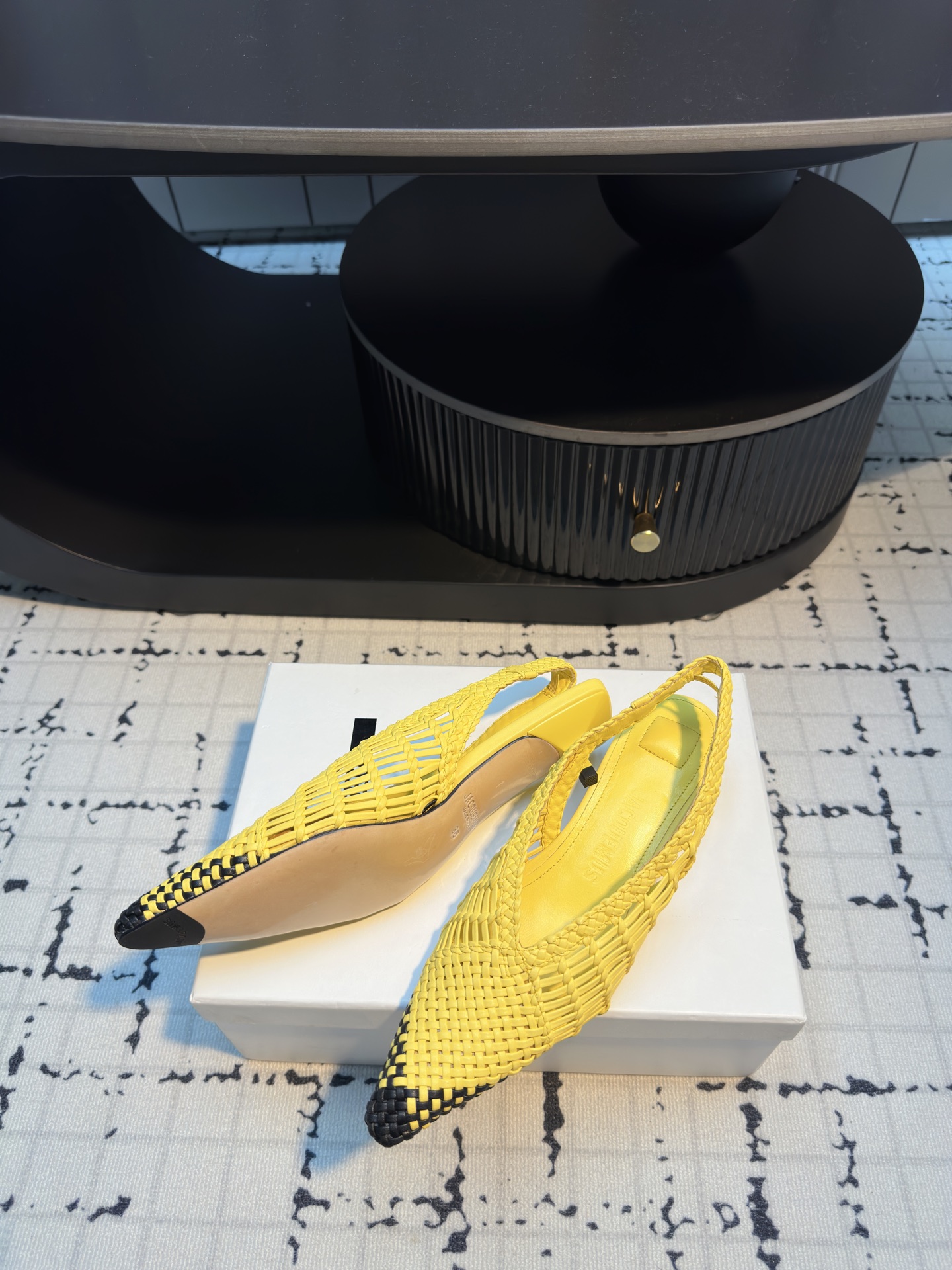 Jacquemus 25ss Knit Pointy Shoes: Fashionable Style with Unique Design - 图片 6