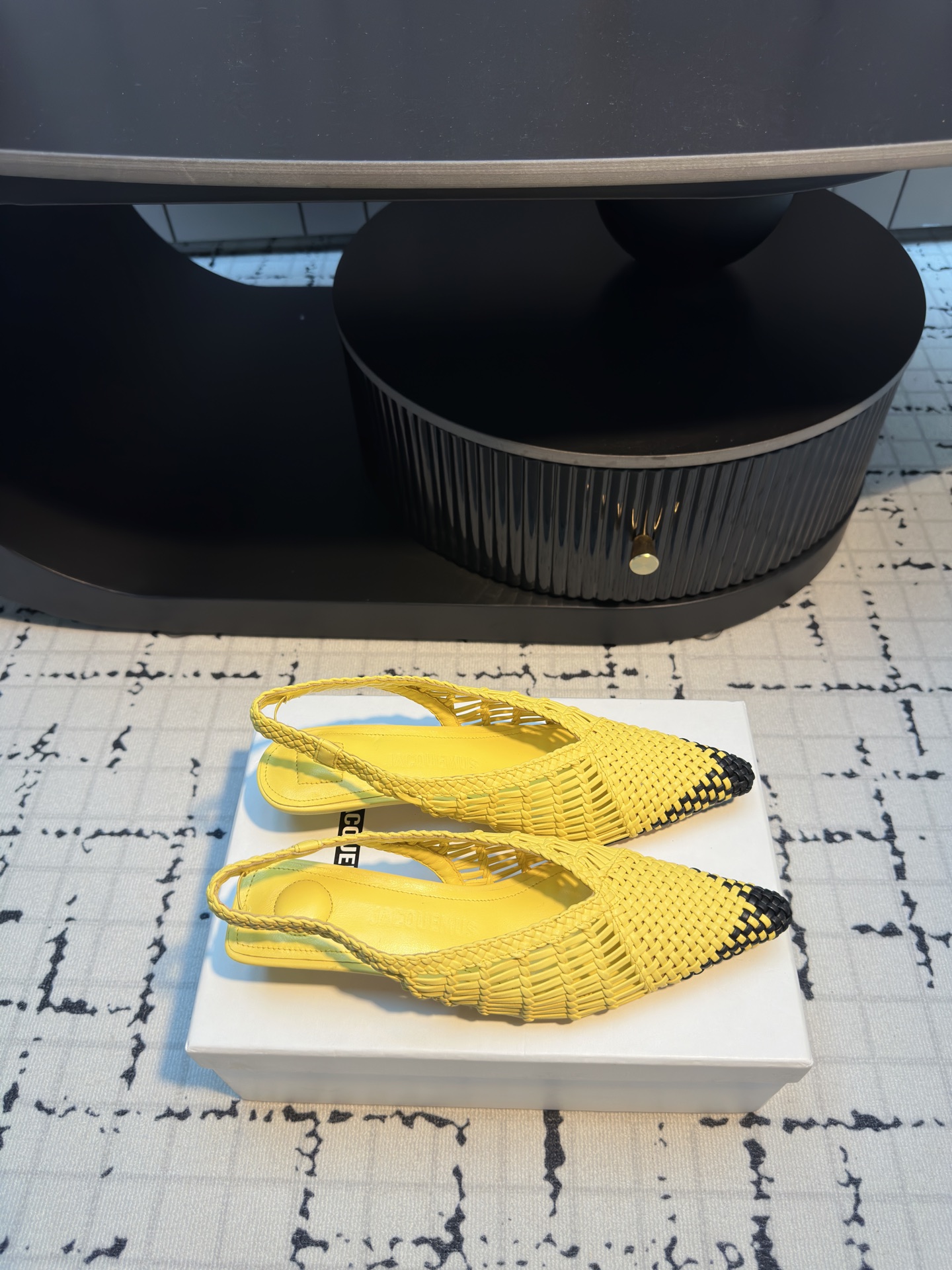 Jacquemus 25ss Knit Pointy Shoes: Fashionable Style with Unique Design - 图片 4
