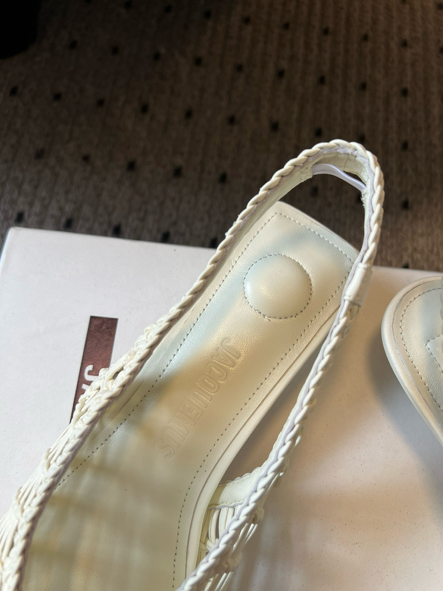 Jacquemus SS25 Pointy Knit Shoes: Sheepskin Footbed, Available in Size 35-40 - 图片 5