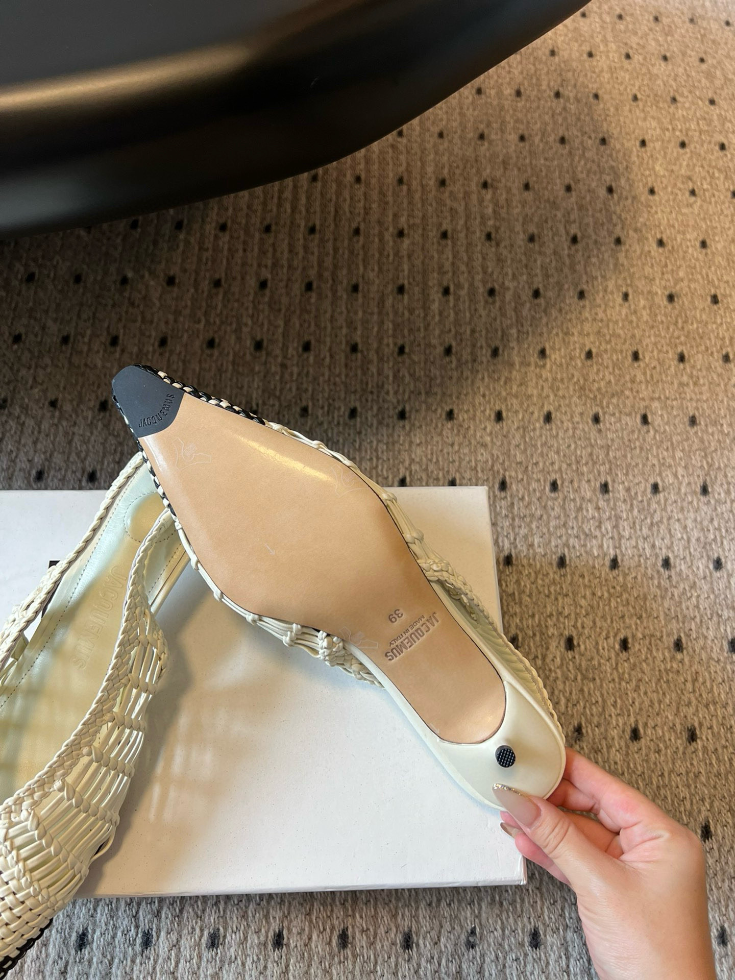 Jacquemus SS25 Pointy Knit Shoes: Sheepskin Footbed, Available in Size 35-40 - 图片 7