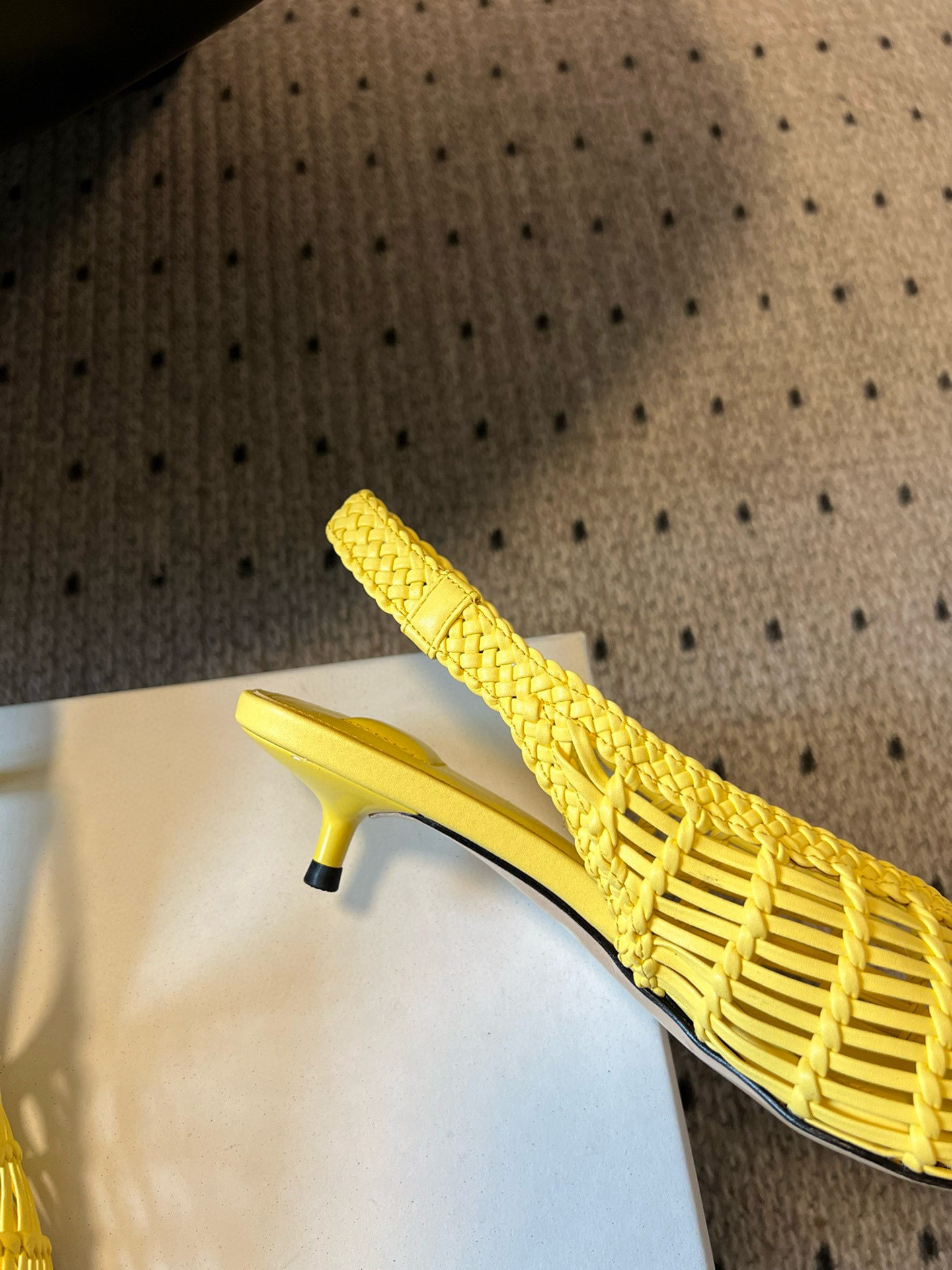 Jacquemus 25ss Sheepskin Knit Pointed Shoes: London Flagship Store Review - 图片 7