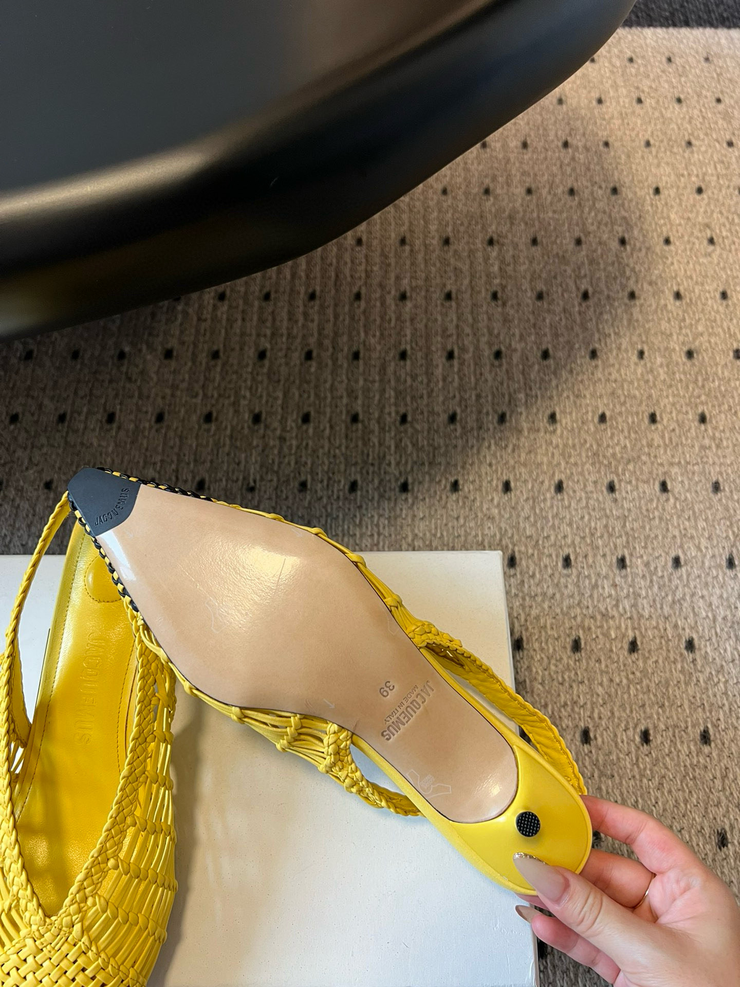 Jacquemus 25ss Sheepskin Knit Pointed Shoes: London Flagship Store Review - 图片 8