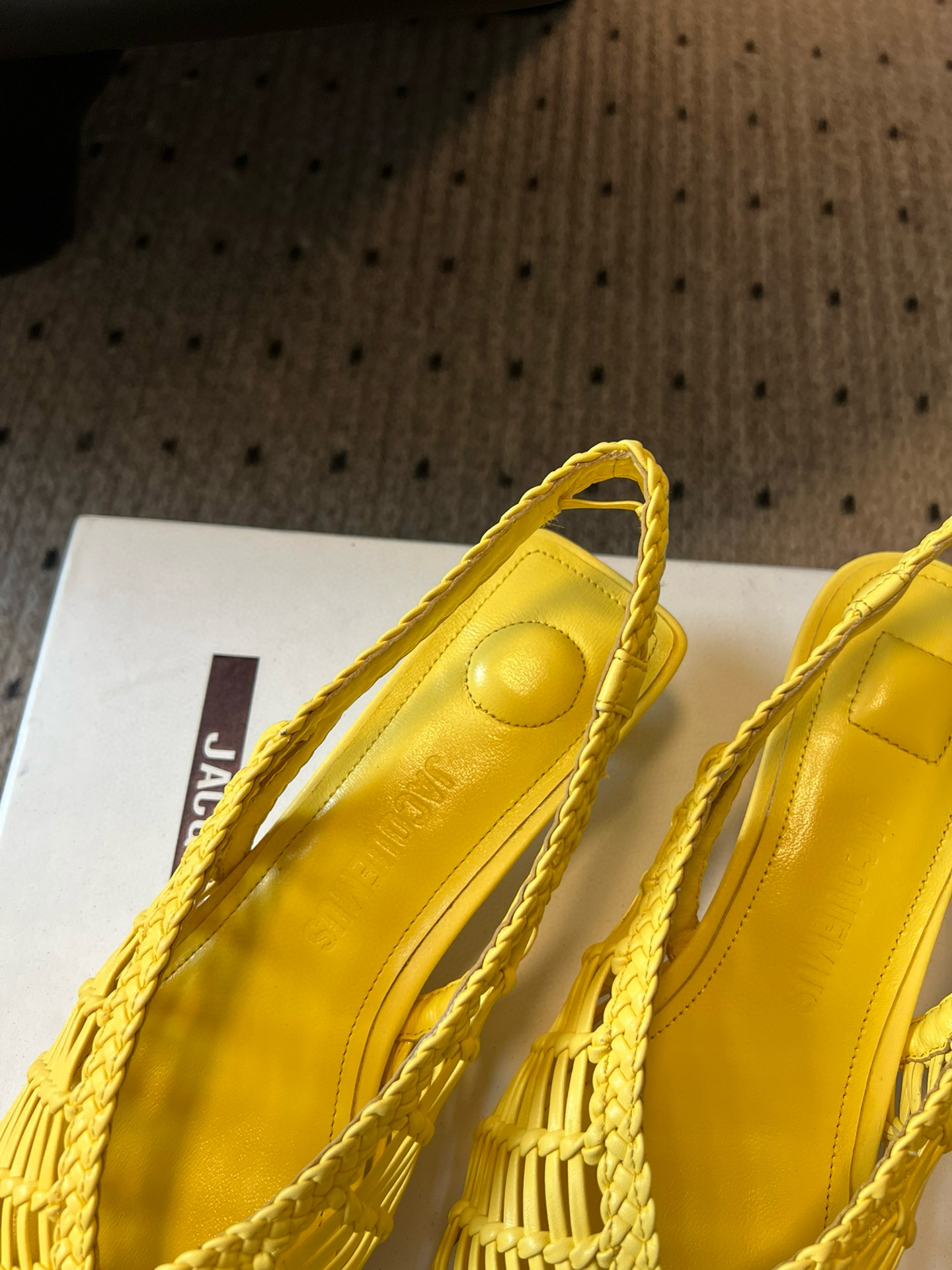 Jacquemus 25ss Sheepskin Knit Pointed Shoes: London Flagship Store Review - 图片 5