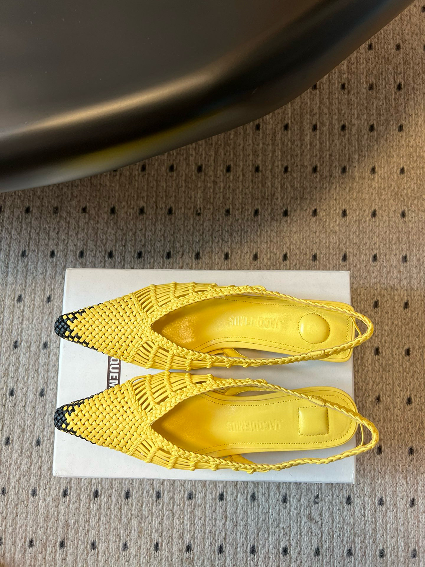 Jacquemus 25ss Sheepskin Knit Pointed Shoes: London Flagship Store Review - 图片 2