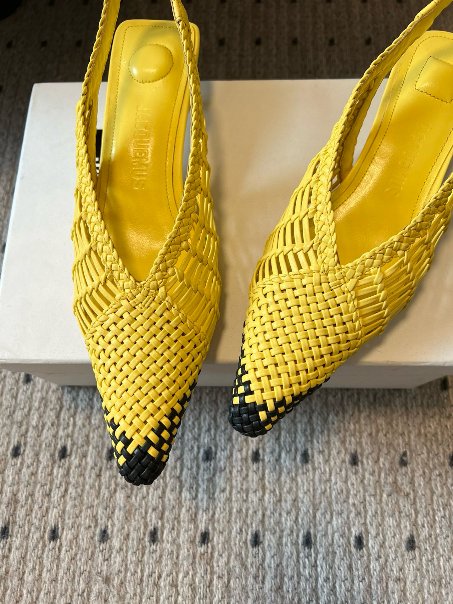 Jacquemus 25ss Sheepskin Knit Pointed Shoes: London Flagship Store Review - 图片 6