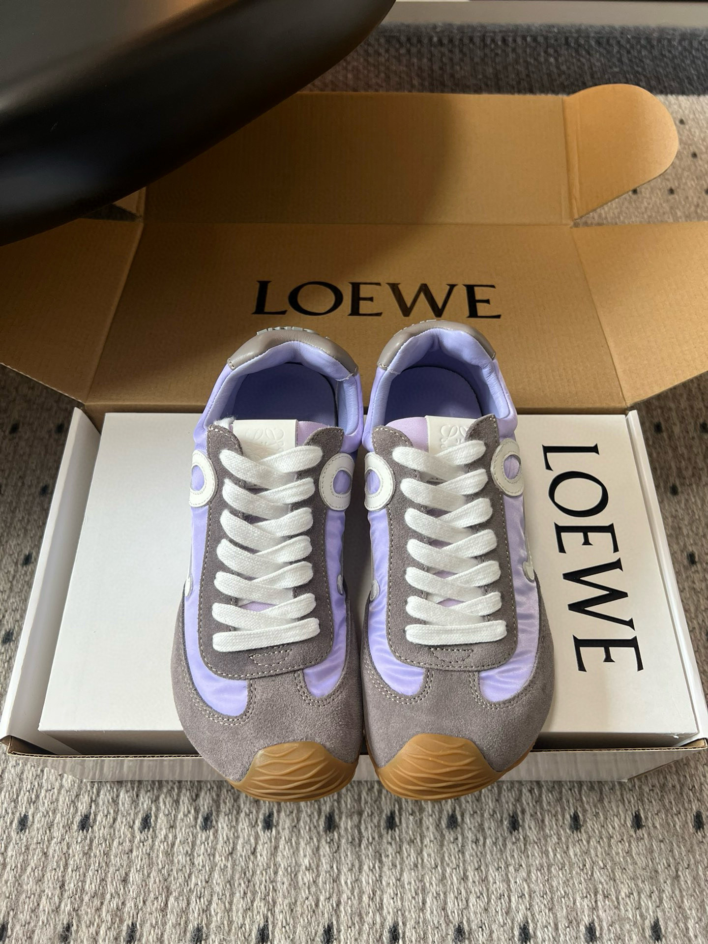 NO:629110,Loewe's series of ballet sneakers are of high quality. No pressure to get in and out. Loewe | ballet runner upgrade 2.0. Wide asymmetrical toe box. Ugly and cute. Suitable for all foot types... Incomparably comfortable. Huge and easy to wear. Can be easily controlled all year round!  !  Exclusive original 1:1 custom-made imported fetal cow velvet calfskin imported windbreaker cloth for the upper. Lining: mixed sheepskin. Exclusive 1:1 molded insole for the feet. Pu mold cowhide for the outsole. Exclusive original 1:1 custom-made two-color TPU outsole. Women's model 35/40 (custom-made at 40, non-refundable and non-exchangeable)  Men's model 39/45 (39.45 customized, non-refundable and non-exchangeable), casual shoes/sports shoes, loewe, sneakers, cowhide, sheepskin19860909罗意威 系列芭蕾运动鞋 代购品质～出入无压力～ 罗意威|ballet runner升级 2.0 宽宽的不对称鞋头～丑萌丑萌～适合所有脚型…… 无敌舒服～巨巨巨好穿～一年四季都可轻松驾驭！！ 鞋面独家原版1:1定制进口胎牛绒小牛皮进口风衣布 拼接而成 内里: 混种羊皮 垫脚独家1:1开模鞋垫Pu模具牛皮 大底独家原版1:1定制双色TPU大底 女款35/40（40定做不退不换） 男款39/45（39.45定做不退不换）,休闲鞋/运动鞋,loewe,sneakers,cowhide,sheepskin,Women's Shoes