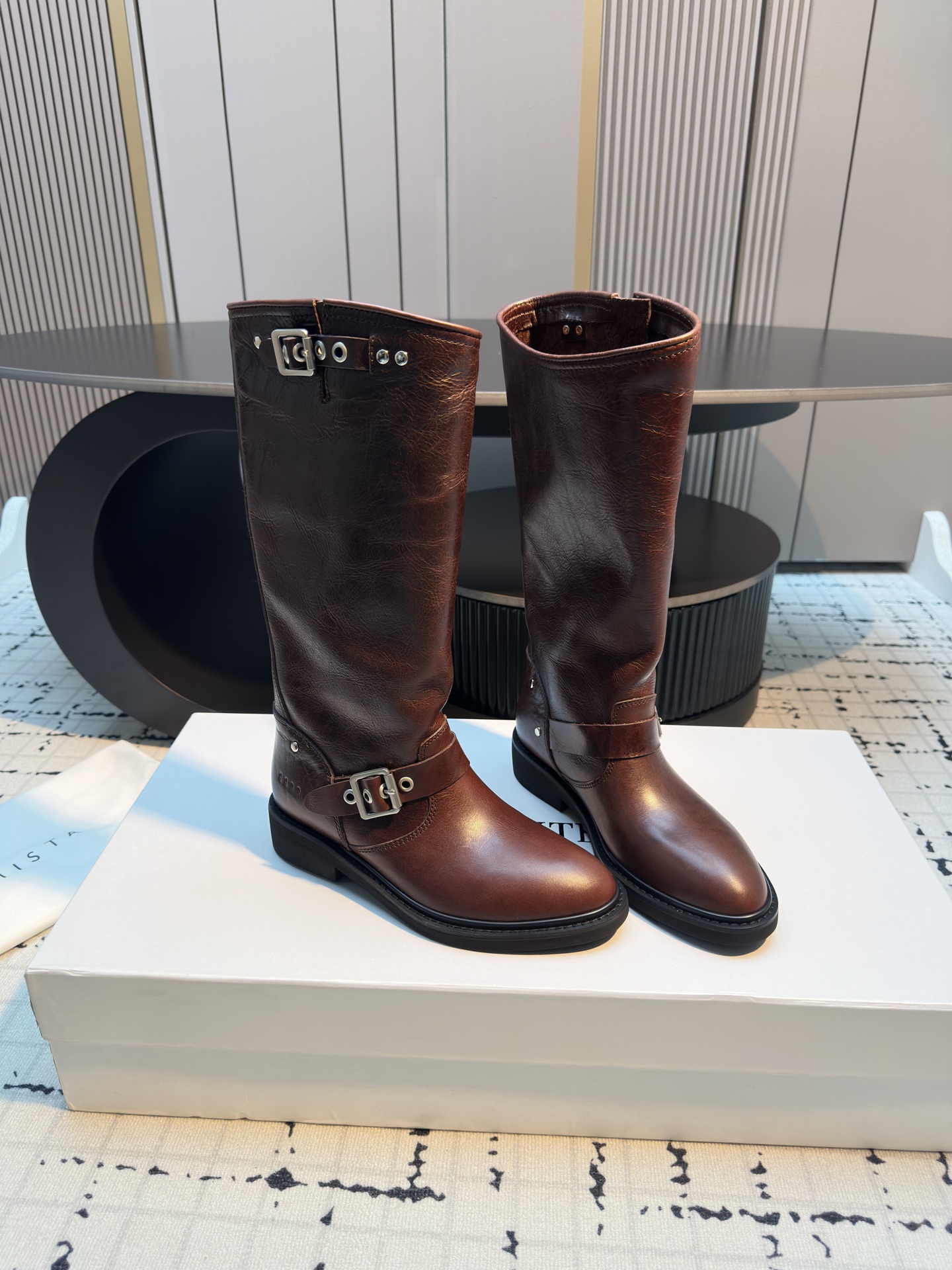 2025 Western Cowboy Knight Boots in Cowskin Fabric with Unique Design - 图片 3