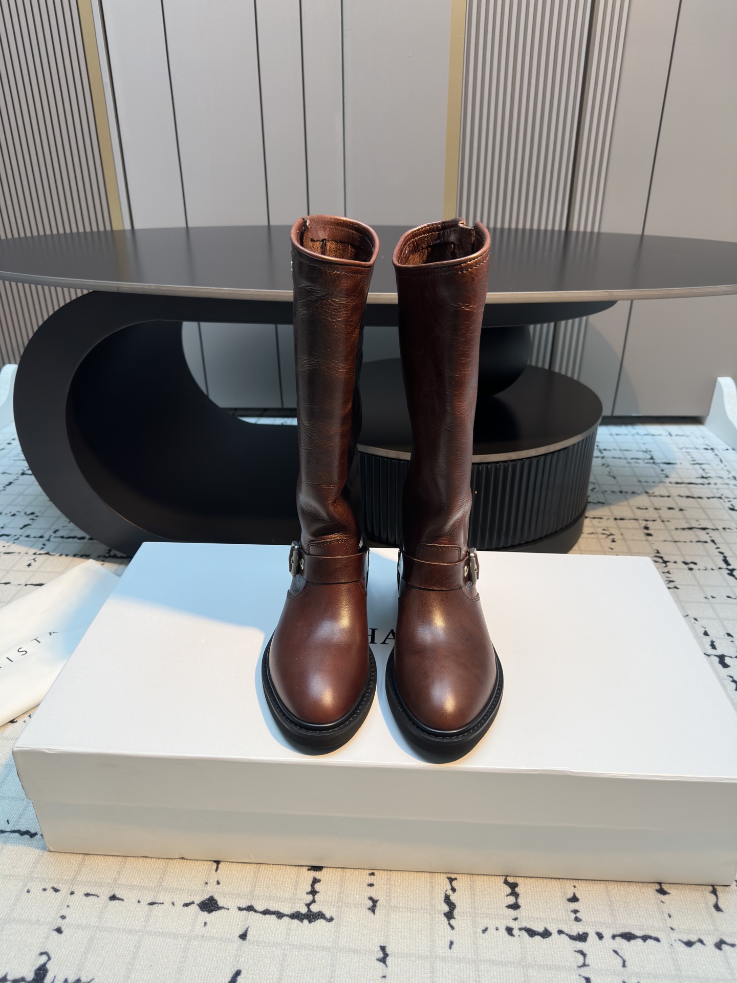 2025 Western Cowboy Knight Boots in Cowskin Fabric with Unique Design - 图片 2