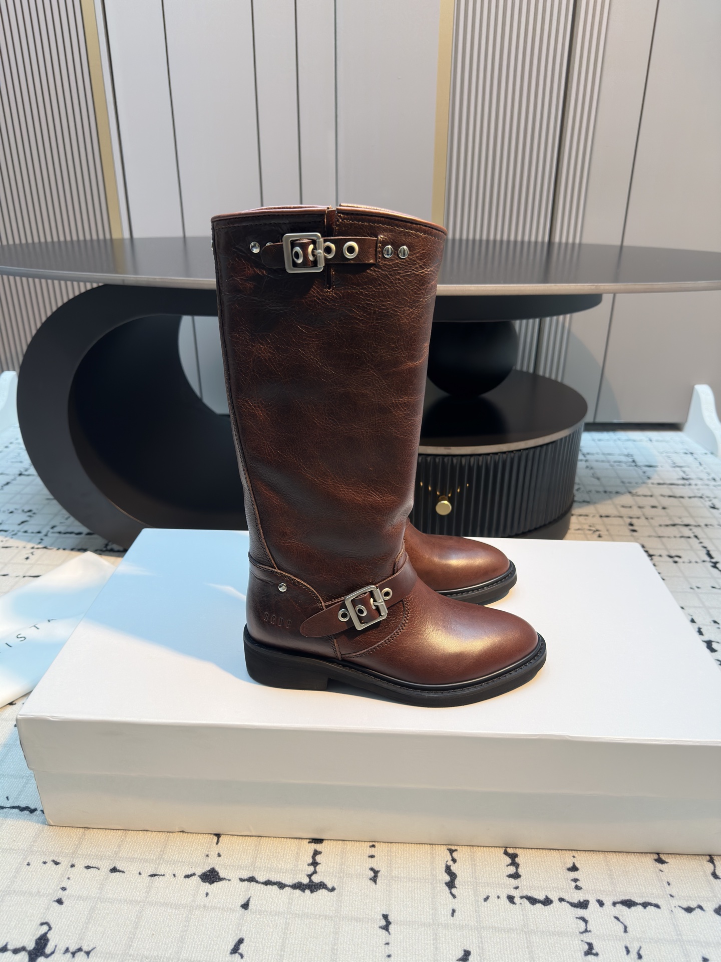 2025 Western Cowboy Knight Boots in Cowskin Fabric with Unique Design - 图片 5