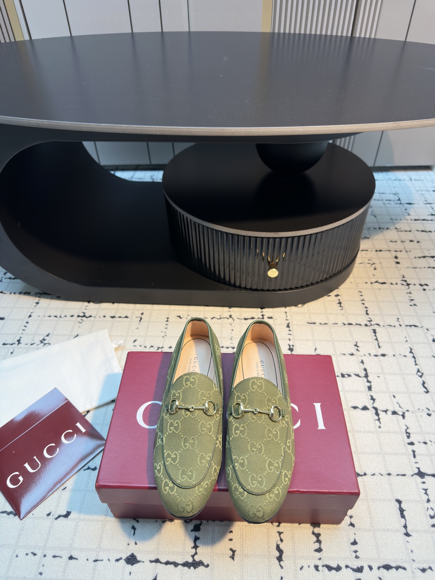 NO:462175,* | Classic Horse Bit Loafers Guchi Horse Bit Loafers!  Very classic!  Very classic!  It will never go out of date in a few years!  Simple and elegant, very pleasing style!  In order to achieve the original foot feeling, I have put a lot of effort into my feet and my feet are soft!  Don't grind your feet!  Too comfortable!  Very light and invincible!  Super attractive!  All seasons of the year!  Suitable for both spring, summer, autumn and winter. Number of 34/42 (34.40.41.42 Customized, no return or exchange), loafers, loafers19860909* | 经典马衔扣乐福鞋 古奇马衔扣乐福鞋！很经典！很经典！再过几年也永不会过时！简约又大气,属于非常耐看的款式！为达到原版脚感在楦头上没少下功夫上脚软软的！不磨脚！太舒服！非常轻盈又无敌百搭！超级耐看！一年四季！春夏秋冬皆适宜 码数34/42（34.40.41.42定做不退不换）,乐福鞋,loafers,Women's Shoes