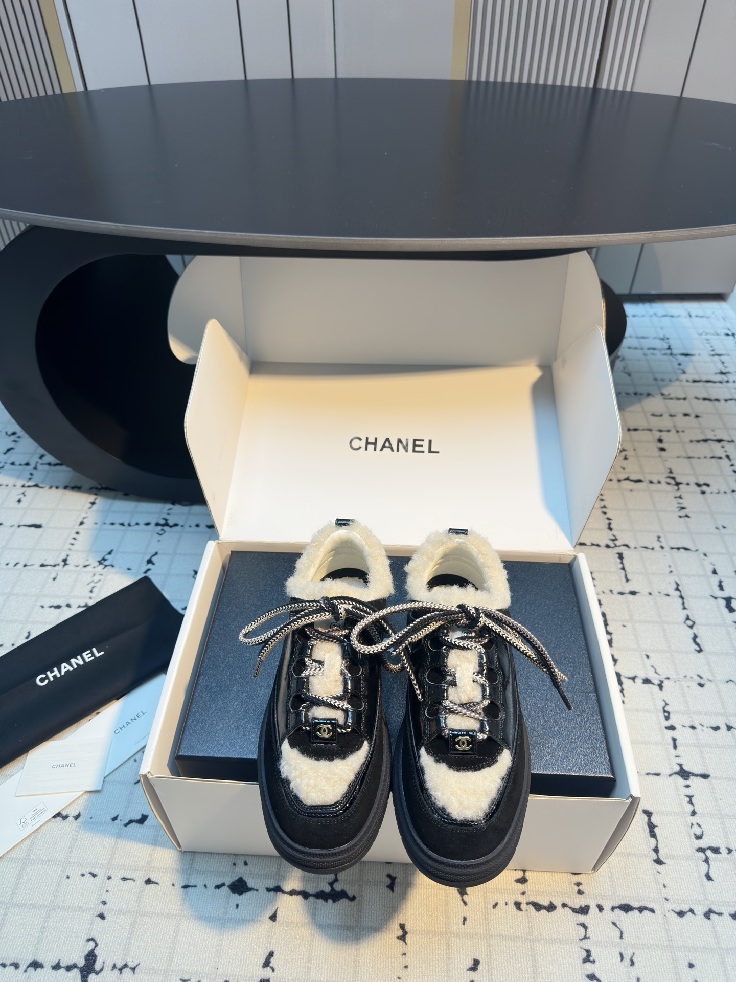 NO:462198,*||Little flax casual sports shoes, suede diamond pattern black and white spliced ​​~ high-end and atmospheric ~ very layered 4cm thick sole increases in seconds ~ N times better than the real one ~ very modified leg shape ~ daily super versatile upper cowhide flax, inner breathable mesh, original sole open molded sole size 35/40 (40 custom made without return or replacement), casual shoes/sneakers, cowhide, chamois leather19860909*||小香菱格纹休闲运动鞋 麂皮菱格纹黑白色拼接～高级大气～很有层次感 4cm厚底秒增高～上脚比实物好看N倍～非常修饰腿型～日常超级百搭 鞋面牛皮拼接牛反绒 内里透气网面 鞋底原版开模大底 码数35/40（40定做不退不换）,休闲鞋/运动鞋,sneakers,cowhide,chamois leather,Women's Shoes