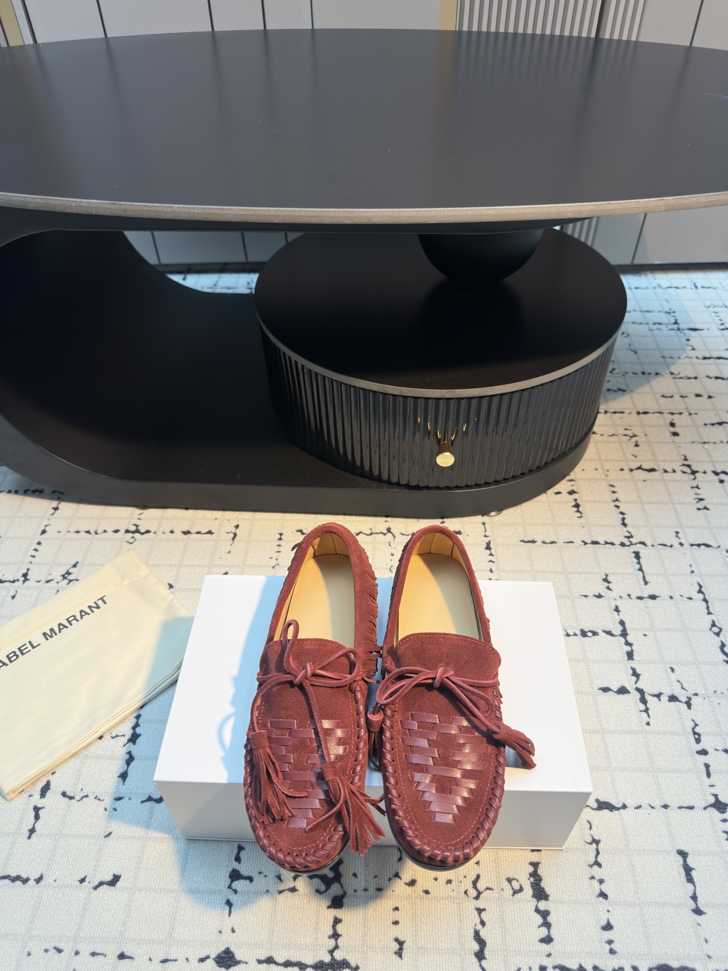 NO:512261,ISABEL MARANT 25ss Suede woven nomadic loafers The suede woven nomadic loafers in autumn have a very atmosphere and a bit of early autumn. The new suede woven loafers are launched!  This sudden new product is so beautiful that it can’t be clear. It’s a suede series with a strong sense of autumn and winter atmosphere!  Upper croquette, inner cowhide, outsole, genuine leather, outsole, size 35/40 (40 custom made, no return or replacement), loafers, loafers, cowhide, chamois leather, Leather soles19860909ISABEL MARANT 25ss 麂皮编织游牧乐福鞋 秋日的麂皮编织游牧乐福鞋,好有氛围感,有点早秋的味道了新品麂皮编织乐福鞋上线囖！这期突如其来的新品美到挪不开眼,出的是秋冬氛围感很浓的麂皮系列！ 鞋面牛反绒 内里牛皮 大底真皮大底 码数35/40（40定做不退不换）,乐福鞋,loafers,cowhide,chamois leather,Leather soles,Women's Shoes