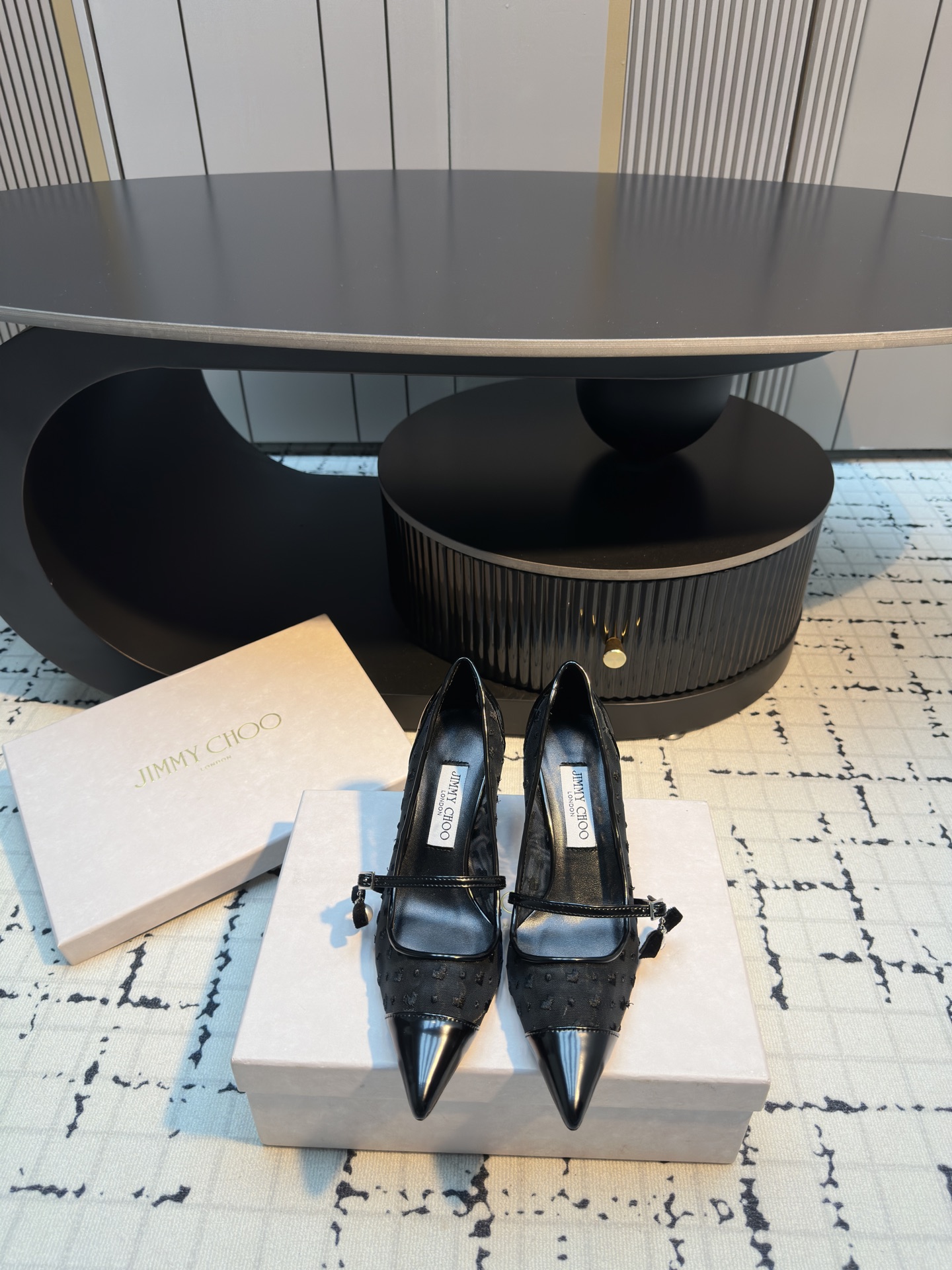 NO:534682,Jimmy Choo｜Zhou Yangjie's classic mesh high heels is a super fairy style!  It's so beautiful that it's super invincible goddess style on the feet. The upper is imported mesh. The upper is original mesh. The inner foot is full sheepskin. Italian imported cowhide sole. Size 35/40 (40 custom made without return or replacement), single shoes, jimmy choo, high heels, cowhide, sheepskin19860909Jimmy Choo｜周仰杰经典网纱高跟鞋 超级仙的一款啊！美得让人窒息 上脚超级无敌女神范 鞋面采用进口网纱 鞋面采用原版网纱 内里垫脚全羊皮 意大利进口牛皮大底 码数35/40（40定做不退不换）,单鞋,jimmy choo,high heels,cowhide,sheepskin,Women's Shoes