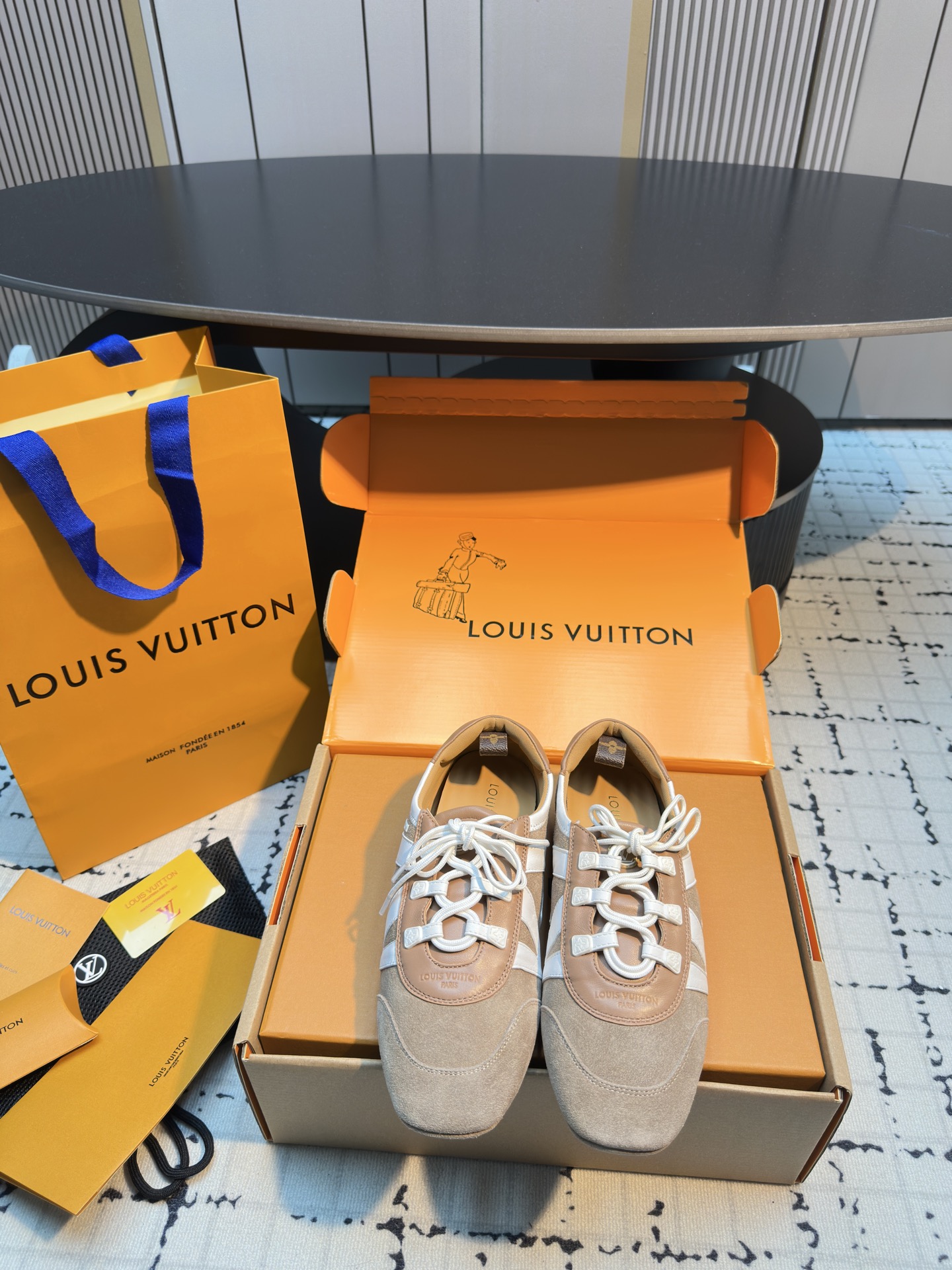 NO:512235,1v Donkey's new thin-soled ballet training shoes, purchasing quality ~ no pressure when entering and leaving 1v ballet sneakers, breathable + comfortable + appearance, super light and soft, super thin sole, huge high-end, great and easy to wear, great matching ~ walking 20,000 steps without tiring your feet all year round_Vertical shoe king Different from market currency ~ The top quality of purchasing agents is absolutely different!  !  Women's 35/41 (40.41 custom made without return or exchange) Men's 39/45 (45 custom made without return or exchange), casual shoes/sports shoes, louis vuitton, louis vuitton, sneakers198609091v驴家全新薄底芭蕾舞德训鞋 代购品质～出入无压力 1v芭蕾运动鞋 透气+舒适+颜值 超级轻无敌软、超级薄底、 巨高级、巨好穿、巨好搭配～走两万步不累脚～一年四季_百搭鞋王 区别市场通货～代购顶级品质绝对不一样！！ 女款35/41（40.41定做不退不换） 男款39/45（45定做不退不换）,休闲鞋/运动鞋,louis vuitton,louis vuitton,sneakers,Women's Shoes