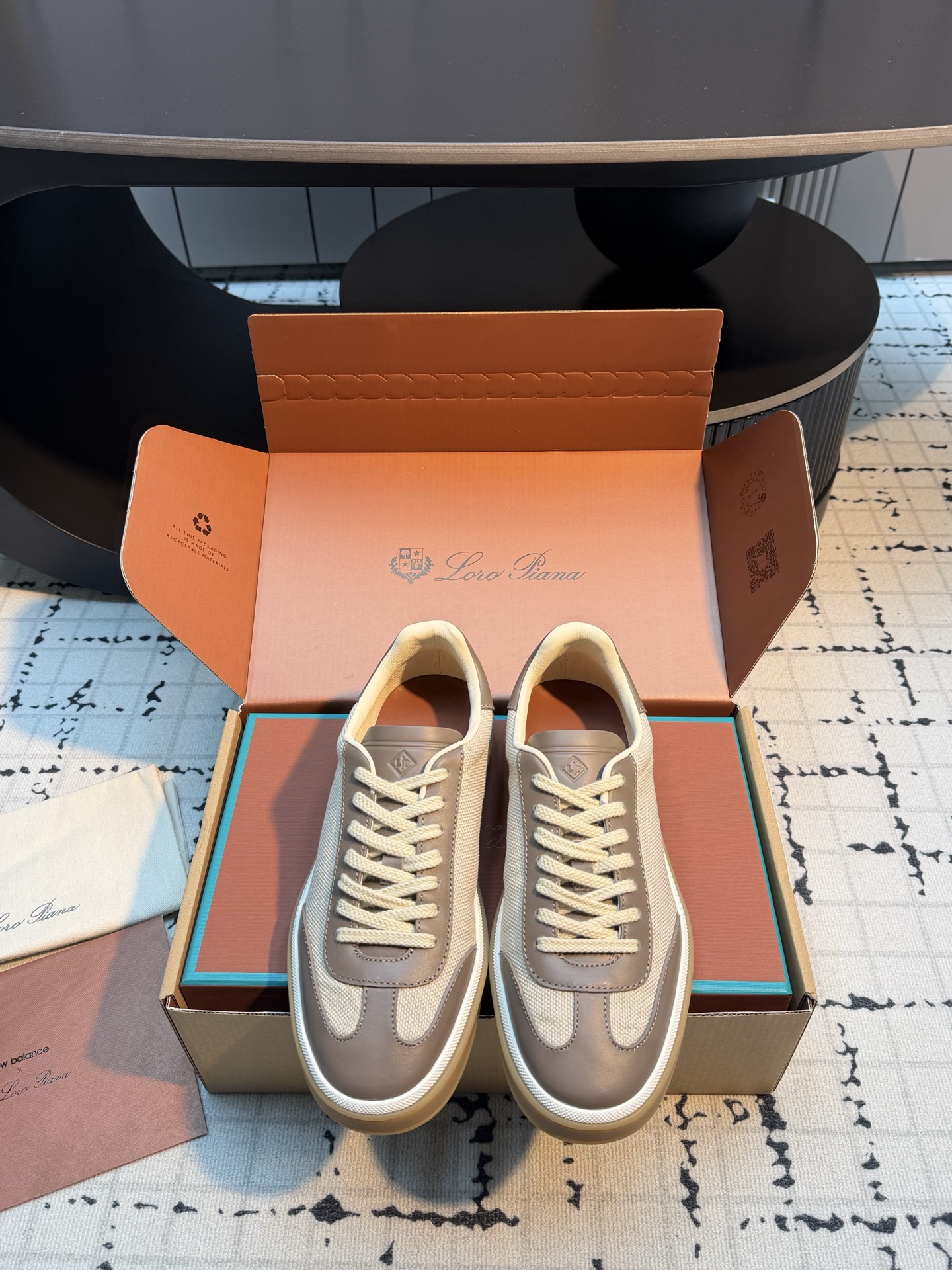 NO:816371,||Noyo Panya's latest casual moral training shoes in 2026 Comfortable shoes Ceiling ~ Walking 20,000 steps will not tire your feet ~ Moral training shoes that can travel thousands of miles a day ~ The leather is super soft ~ Very light on the feet ~ The feet feel super good ~ Not tiring the feet ~ No grinding of the feet ~ Comfortable ~ You can wear it casually and it will be very high-end ~ Keep your relaxation to the end Women's model 35/40 (40 is custom-made, non-refundable and non-exchangeable), casual shoes/sports shoes, sneakers19860909||诺悠翩雅2026年最新休闲德训鞋 舒适鞋履 天花板～走两万步都不累脚～可以日行万里的德训鞋～皮质超级柔软～上脚非常轻便～脚感超级好～不累脚～不磨脚～舒适度～随便穿搭就可以很高级～将松弛进行到底 女款35/40（40定做不退不换）,休闲鞋/运动鞋,sneakers,Women's Shoes