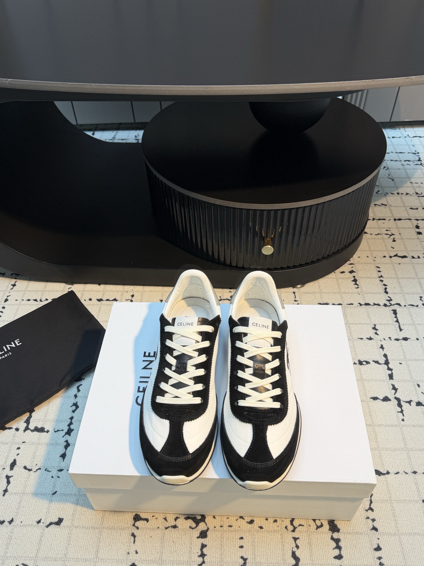 NO:819573,*||Silin 2026 new Arc de Triomphe moral training shoes *Arc de Triomphe embroidered logo sneakers, incomparable appearance and comfort, thin and soft shoe body~light and breathable, easy to wear on the foot, extremely comfortable, invincible and versatile~walking 20,000 steps will not tire your feet~all year round_King of versatile shoes, distinguishing market currency~high quality is definitely different!  !  Size 35/40 (custom-made size 40 is non-refundable and non-exchangeable), casual shoes/sports shoes, sneakers19860909*||思琳2026全新凯旋门德训鞋 *凯旋门刺绣标志运动鞋 颜值舒适度无敌 又薄又软的鞋身～轻便又透气 上脚巨巨好穿、巨巨舒适、无敌百搭～走两万步都不累脚～一年四季_百搭鞋王 区别市场通货～高品质肯定不一样！！ 码数35/40（40定做不退不换）,休闲鞋/运动鞋,sneakers,Women's Shoes