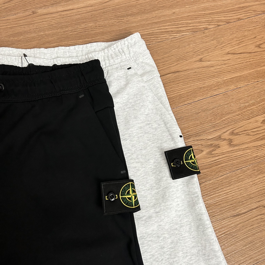 130💰
Stone Island 石头岛基础款背后拉链勋章短裤
【甄选品质 实拍可见】
面料采用高品质正品纯棉毛圈面料 质感有型 清凉面料 面料上身舒服 当季必备 版型超正 拒绝臃肿 面料质感非常棒 非常显高端 当季必备 上身舒服 非常亲肤 百搭好看 经典高街风格 时尚大气 定制机能拉链质感十足 工艺栩栩如生 还原正品 正品双针走线 细节满满 实物拍摄 面料质感 一目了然 做工精湛 万针刺绣正品logo 原版开模正品1:1 正品走线设计 正品吊牌水洗➕二维码可鉴定真伪 主标包装齐全水 无论是大货还是细节都是精益求精
颜色 黑色 灰色
尺码 M~XXL
尺码 裤长 腰围 脚口
M 50 72 58
L 51 74 60
Xl 52 78 62
XXL 54 82 64