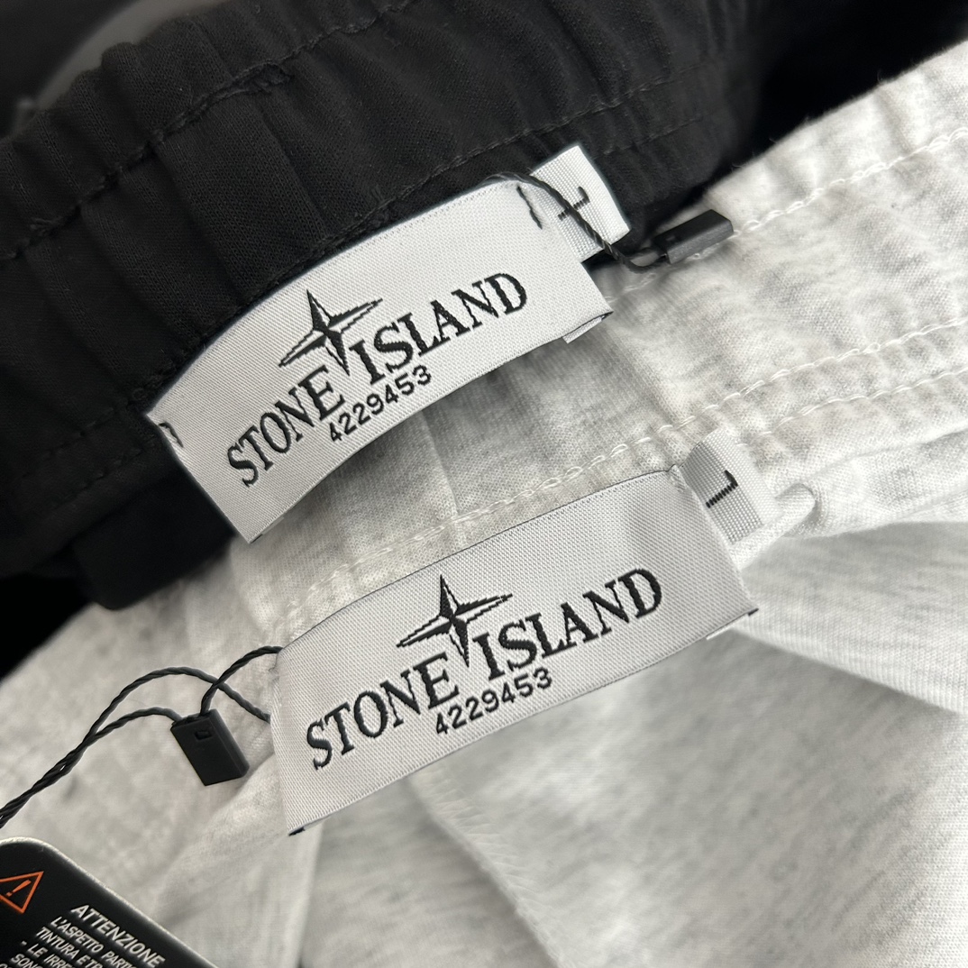 130💰
Stone Island 石头岛基础款背后拉链勋章短裤
【甄选品质 实拍可见】
面料采用高品质正品纯棉毛圈面料 质感有型 清凉面料 面料上身舒服 当季必备 版型超正 拒绝臃肿 面料质感非常棒 非常显高端 当季必备 上身舒服 非常亲肤 百搭好看 经典高街风格 时尚大气 定制机能拉链质感十足 工艺栩栩如生 还原正品 正品双针走线 细节满满 实物拍摄 面料质感 一目了然 做工精湛 万针刺绣正品logo 原版开模正品1:1 正品走线设计 正品吊牌水洗➕二维码可鉴定真伪 主标包装齐全水 无论是大货还是细节都是精益求精
颜色 黑色 灰色
尺码 M~XXL
尺码 裤长 腰围 脚口
M 50 72 58
L 51 74 60
Xl 52 78 62
XXL 54 82 64