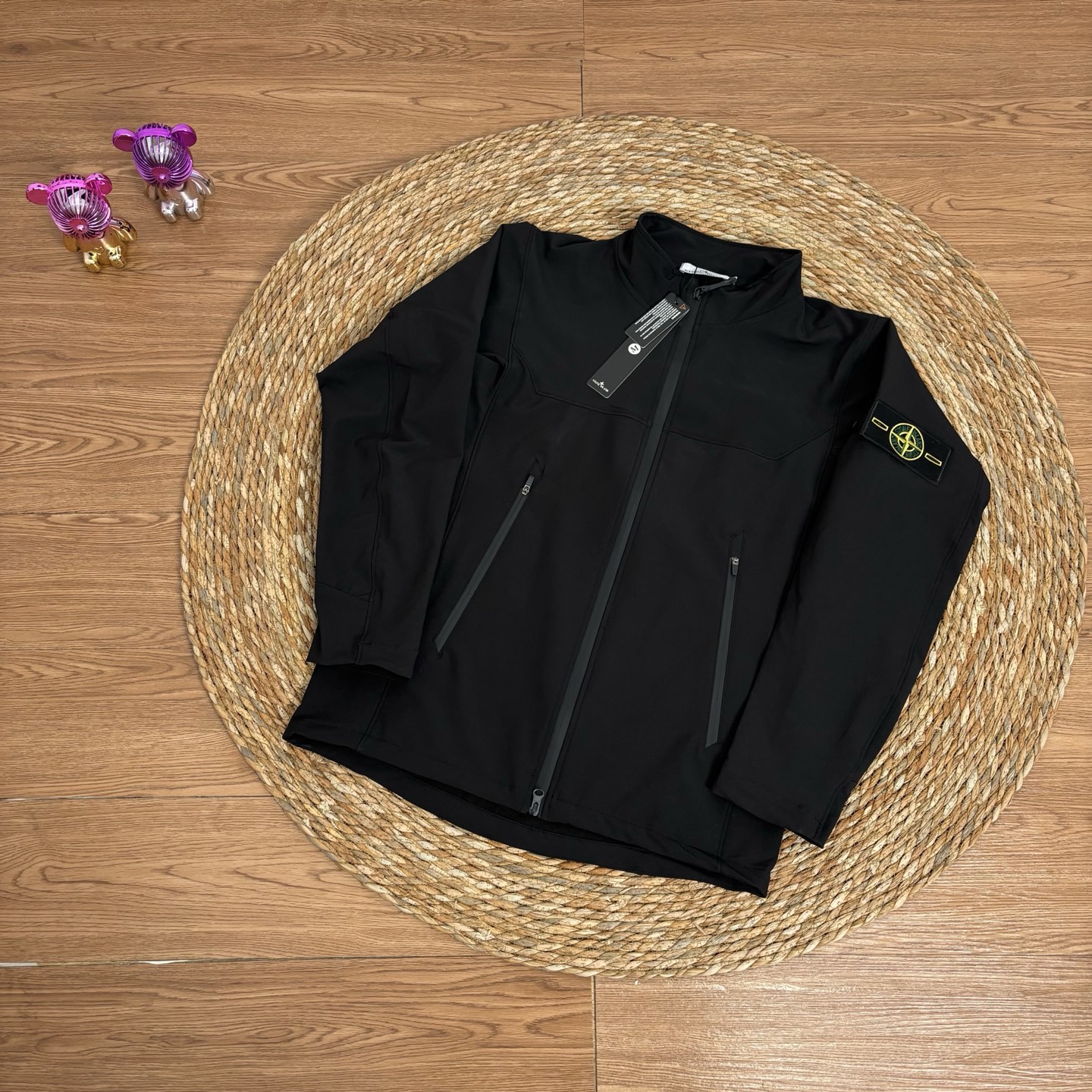 Alternative view of Windbreaker 05804