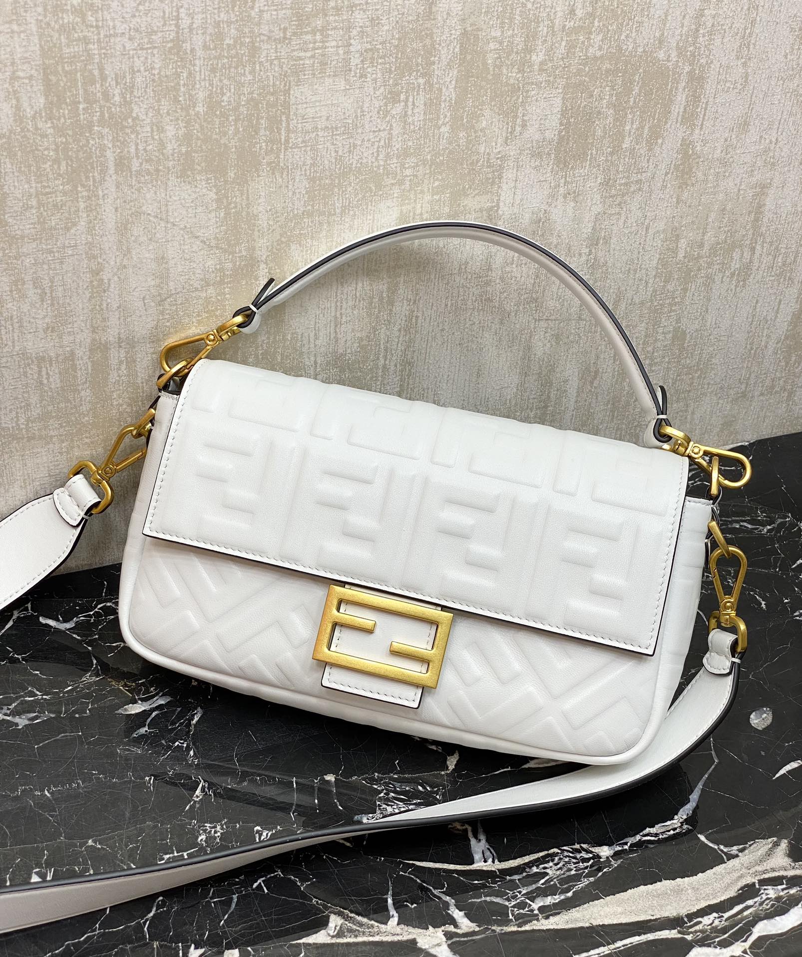 Fendi Details: You can understand the Baguette bag by looking at the actual pictures