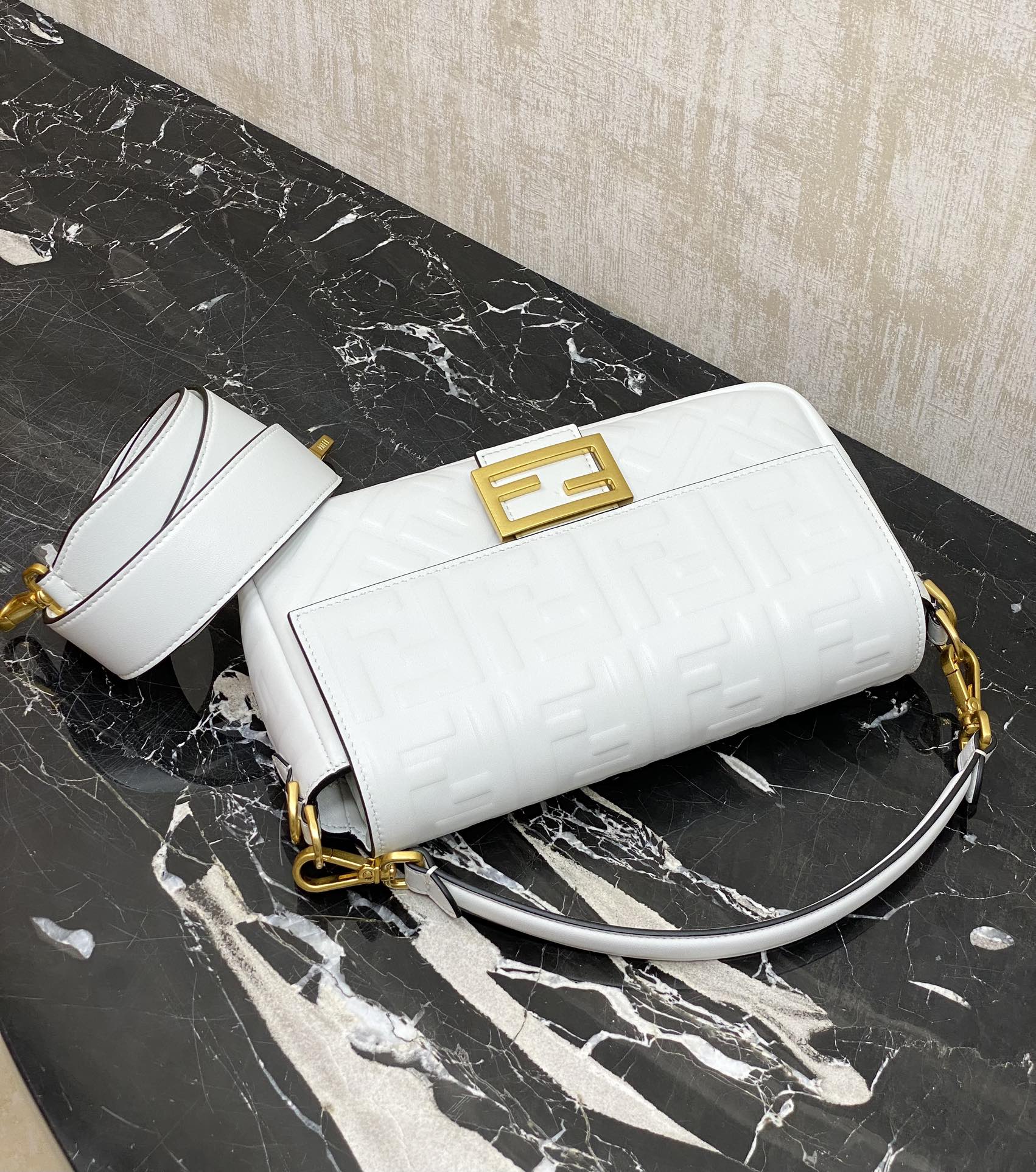 Fendi Details: You can understand the Baguette bag by looking at the actual pictures