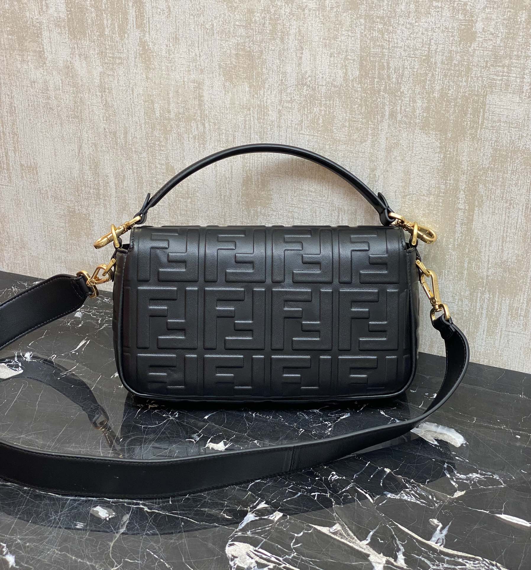 Fendi Details: You can understand the Baguette bag by looking at the actual pictures