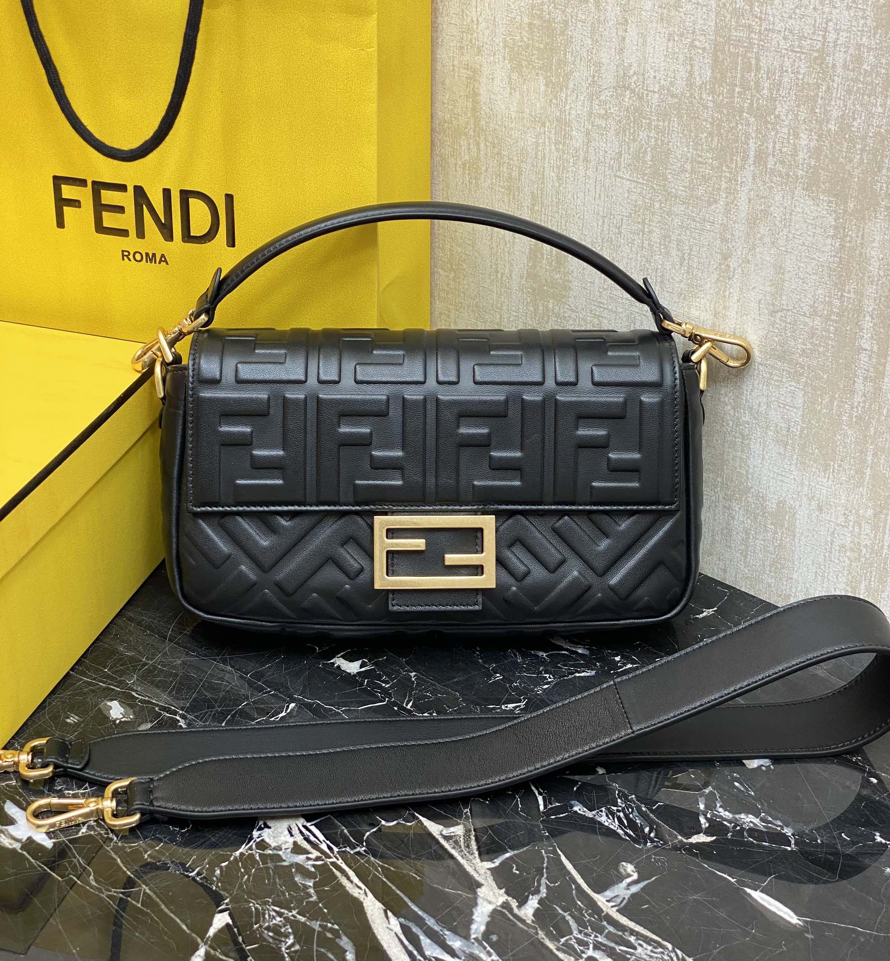 Fendi Details: You can understand the Baguette bag by looking at the actual pictures
