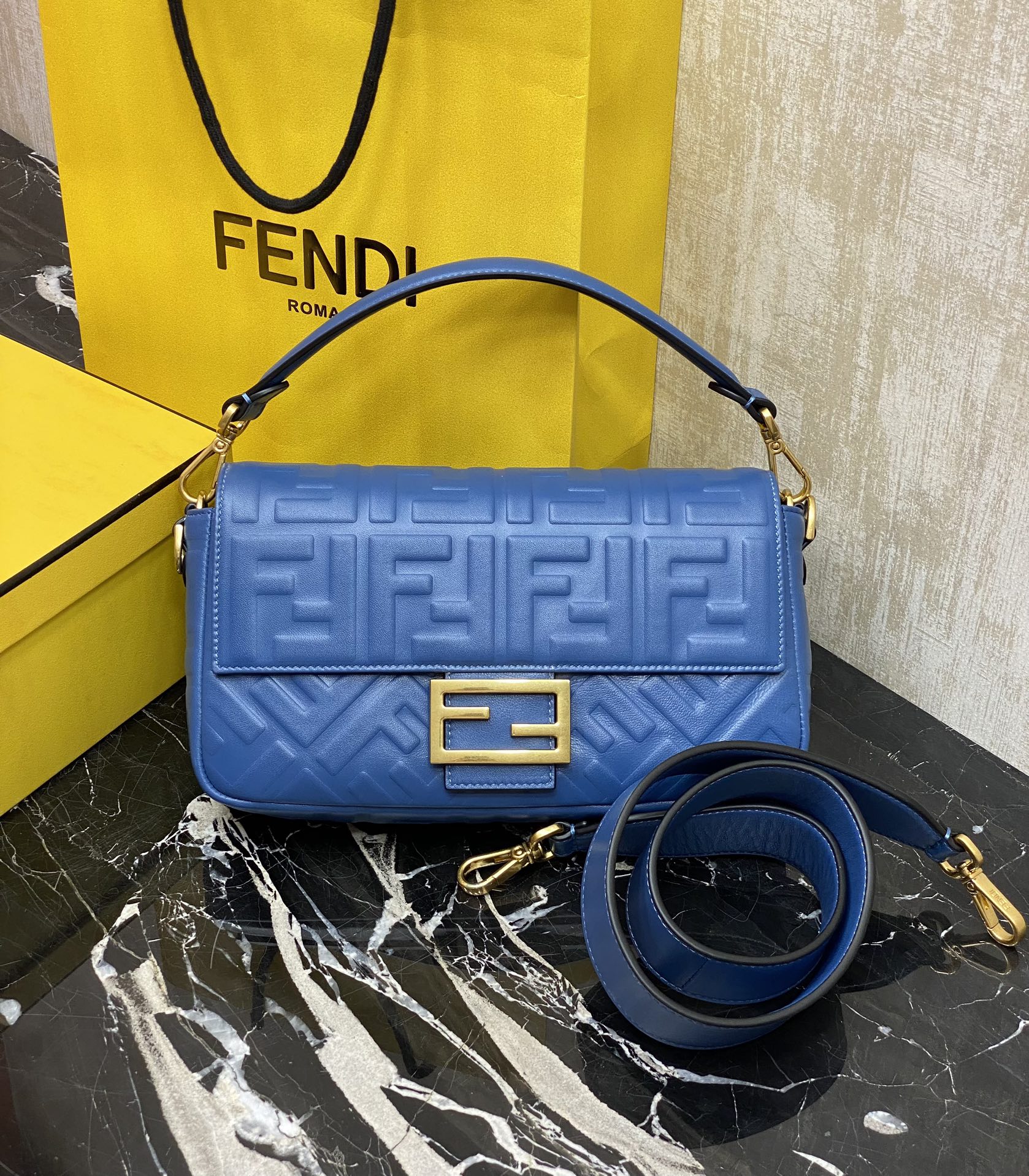 Fendi Single picture: You can understand Baguette bag by looking at the actual picture