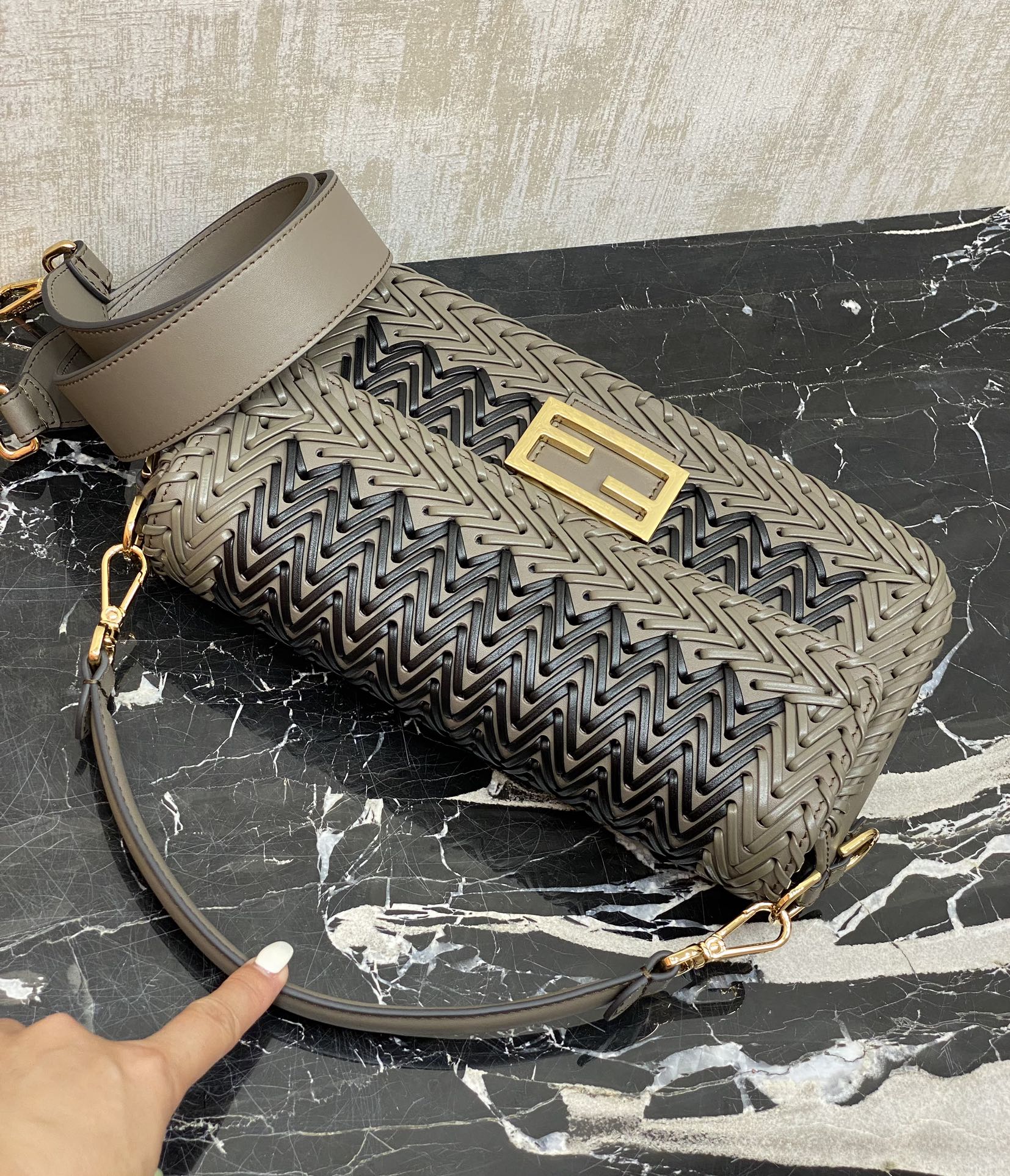 Fendi Details: You can understand the Baguette bag by looking at the actual pictures