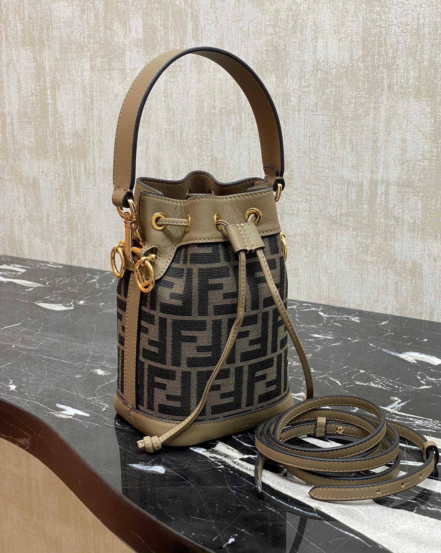 factory [With counter full package] Fendi