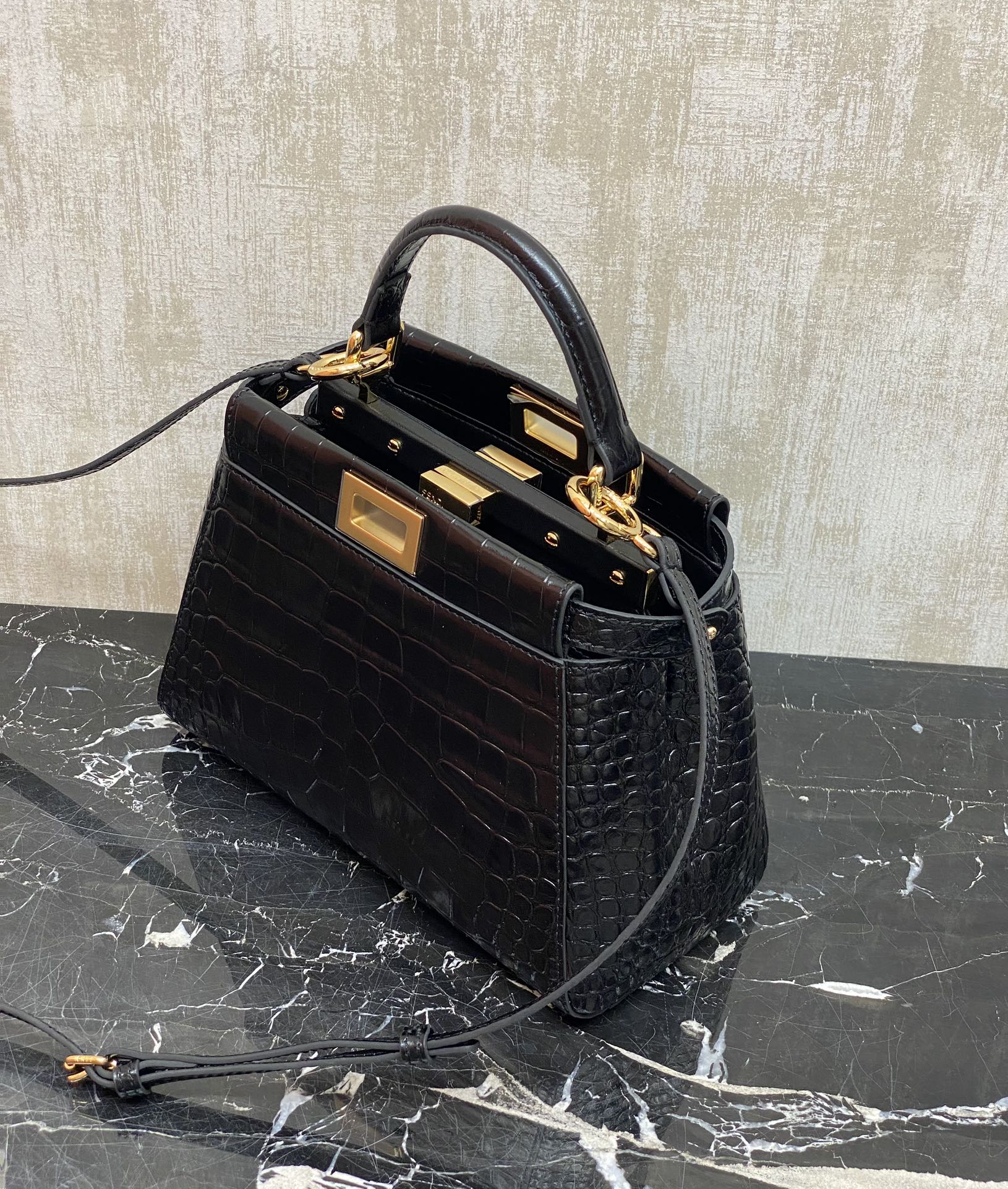 Fendi Single picture: Ready stock Upgraded version You can understand the Baguette bag by looking at the actual picture