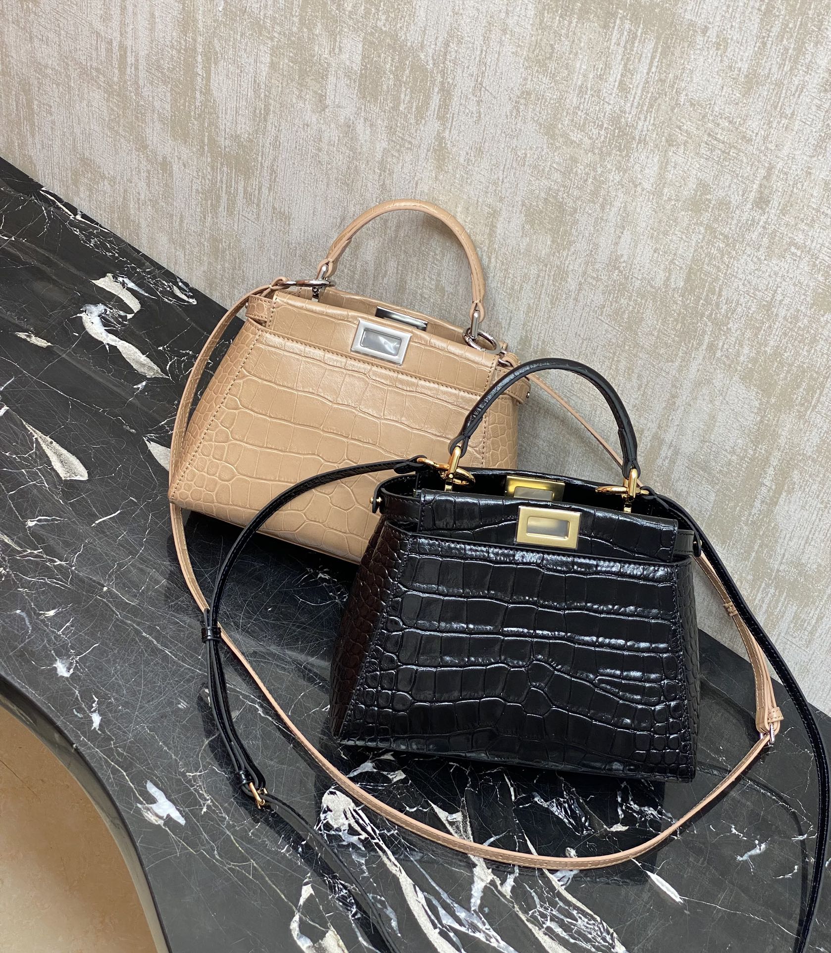 Fendi Collection: Ready stock Upgraded version You can understand the Baguette bag by looking at the actual pictures