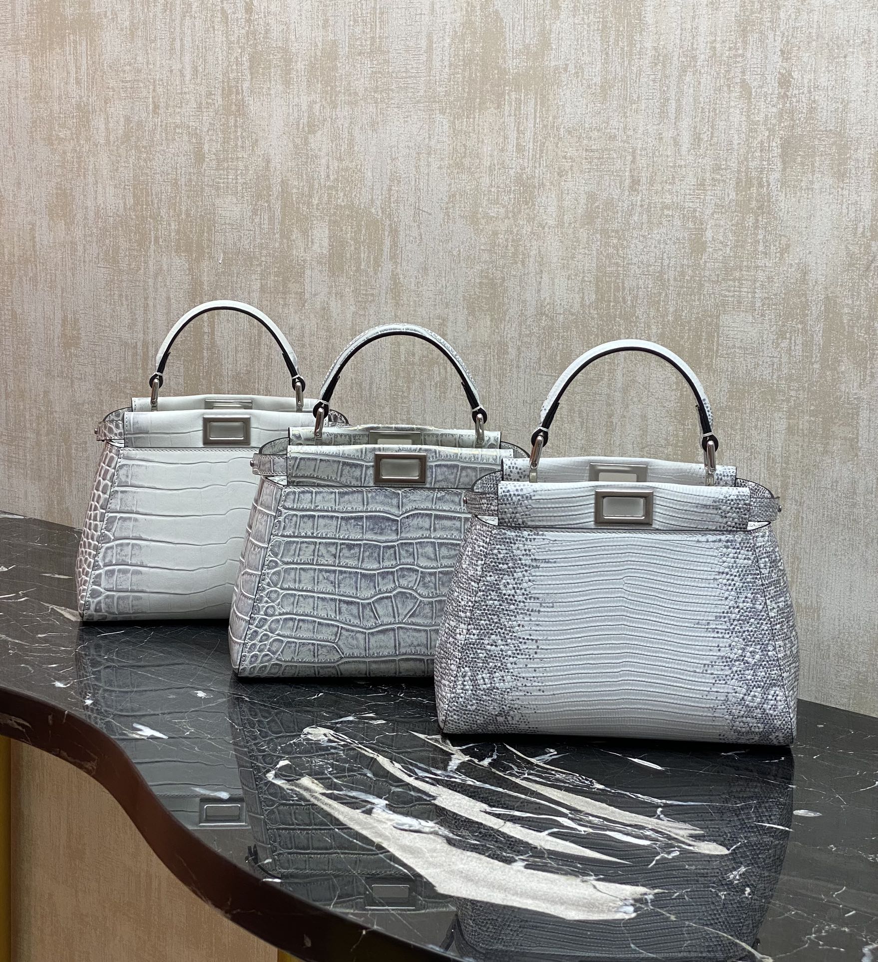 Fendi Collection: Ready stock Upgraded version You can understand the Baguette bag by looking at the actual pictures
