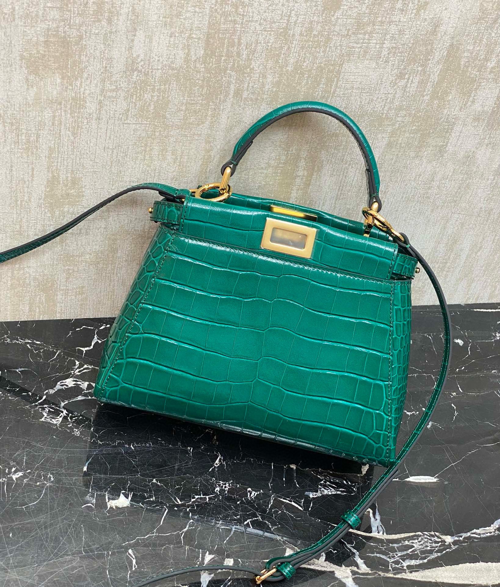 Fendi Details: Ready stock Upgraded version You can understand the Baguette bag by looking at the actual pictures