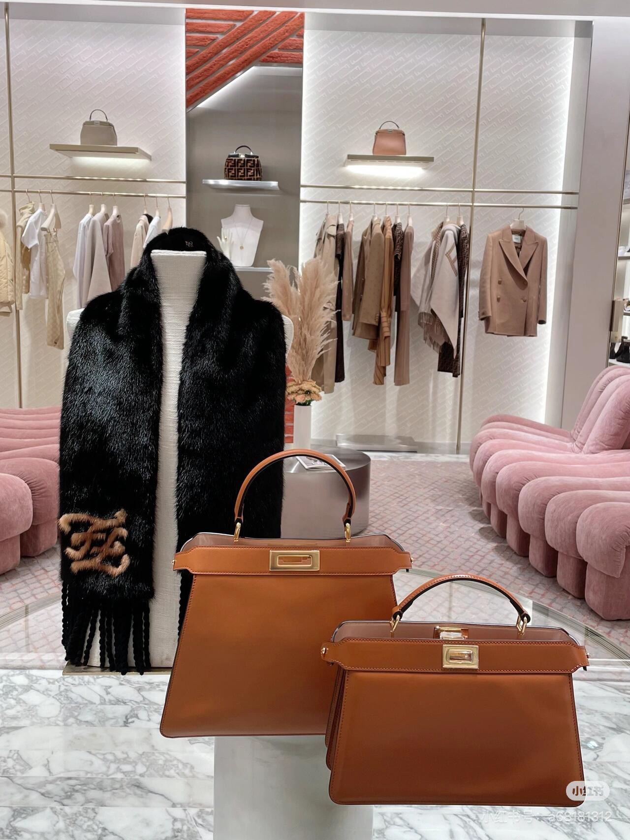 Fendi , large size 33cm, caramel color