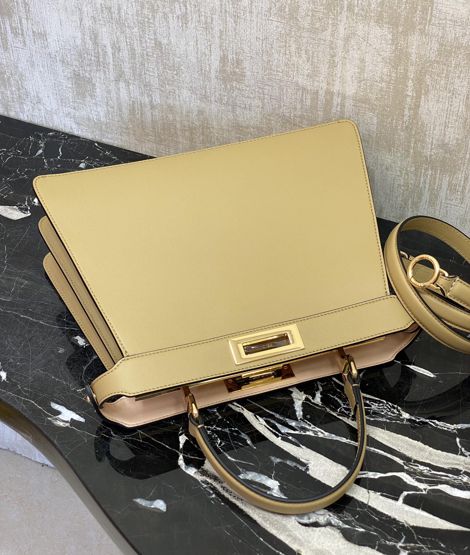 Fendi Single picture:, large size 33cm, apricot color