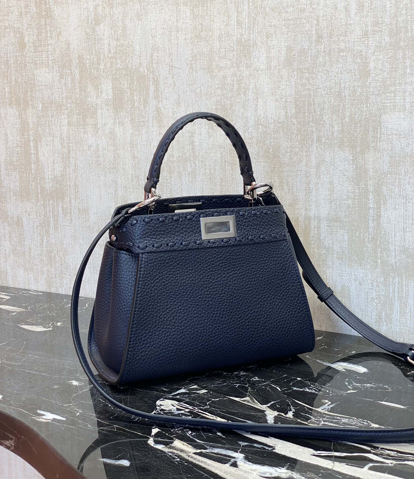 Fendi High-grade pebbled cowhide material