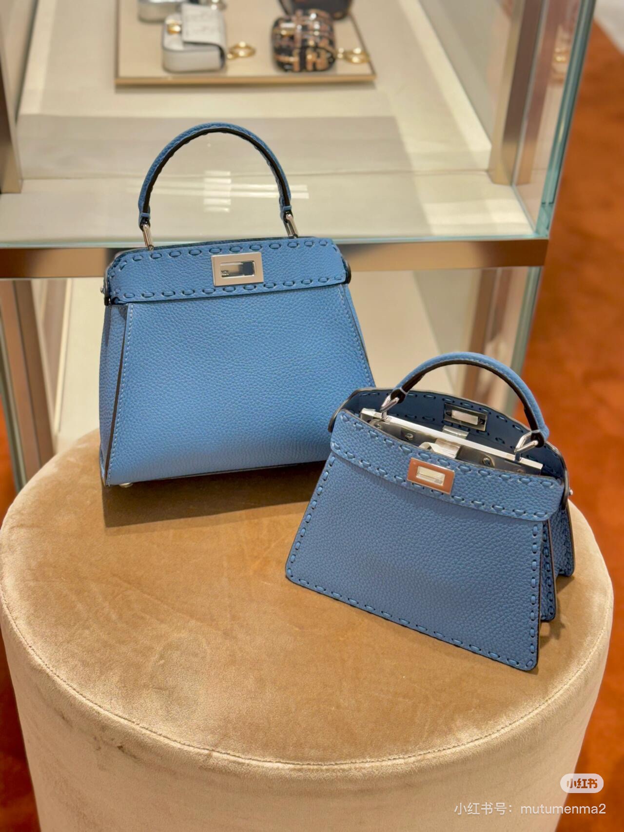 Fendi Single picture: Peekaboo series, probably for all seasons, timeless colors, lychee Roman calfskin outer stitching, if you want low-key luxu